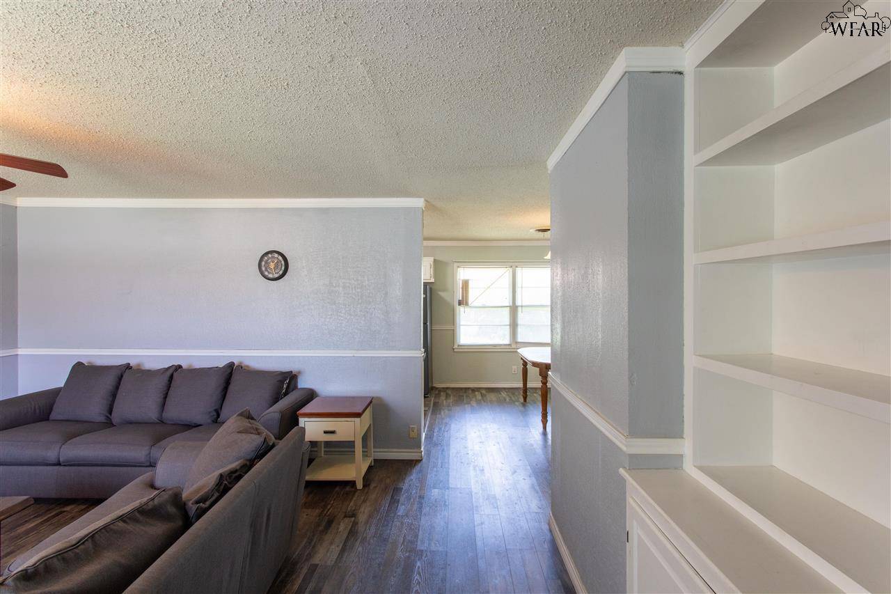 Henrietta, TX 76365,206 CLARK CIRCLE