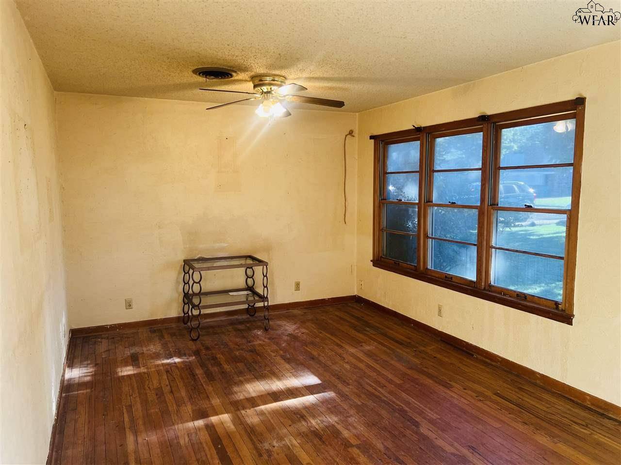 Archer City, TX 76351,502 S SYCAMORE STREET