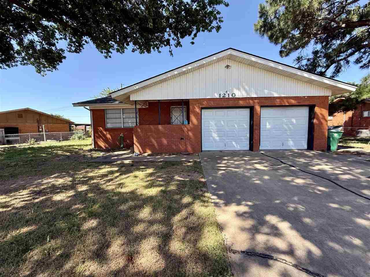 Burkburnett, TX 76354,1210 CLOVER DRIVE