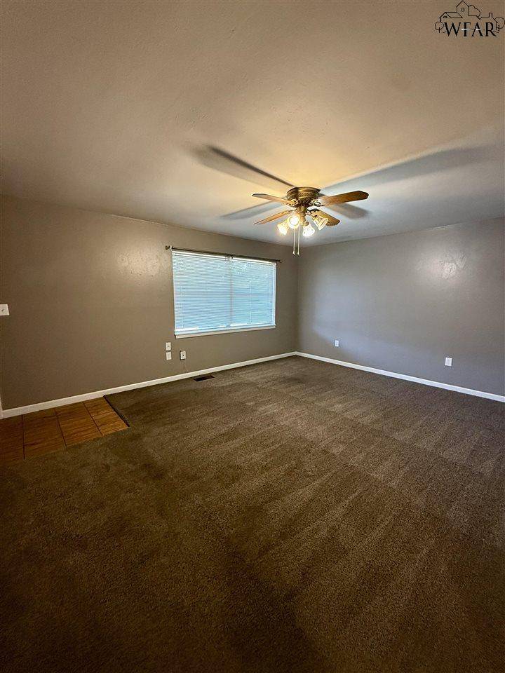 Burkburnett, TX 76354,1210 CLOVER DRIVE