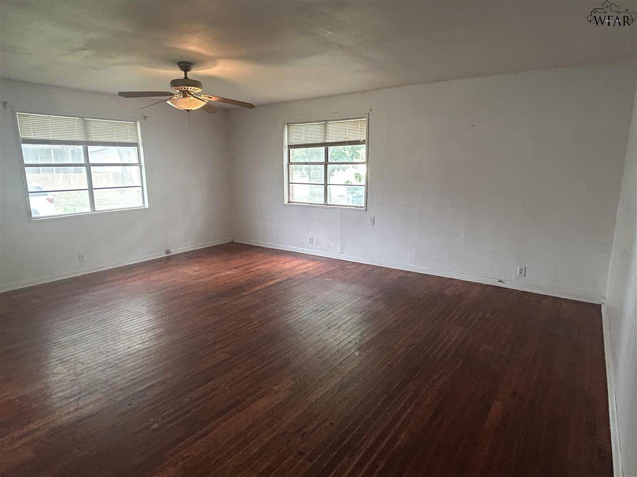 Burkburnett, TX 76354,111 N HOLLY DRIVE