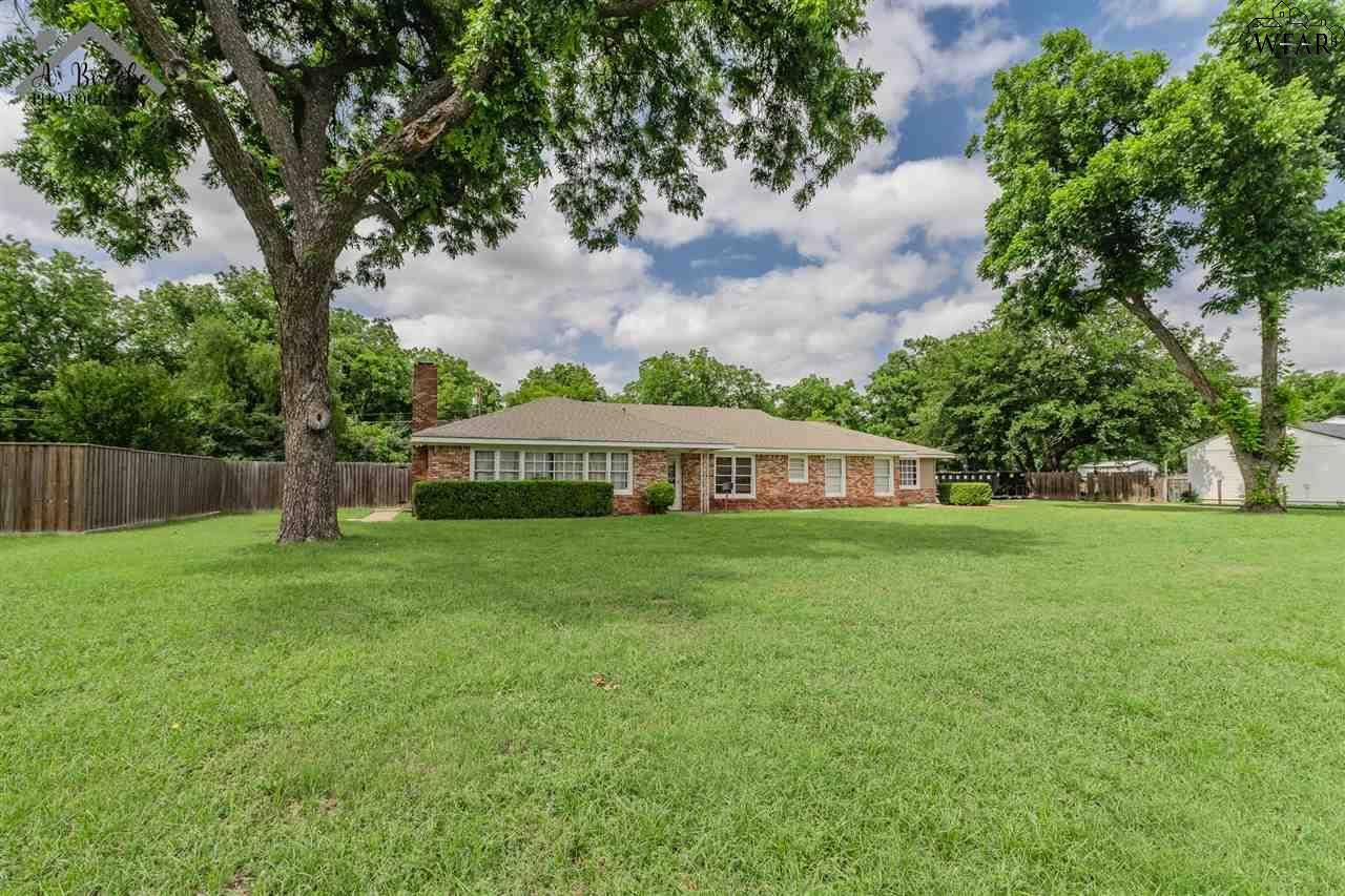 Burkburnett, TX 76354,703 SYCAMORE DRIVE