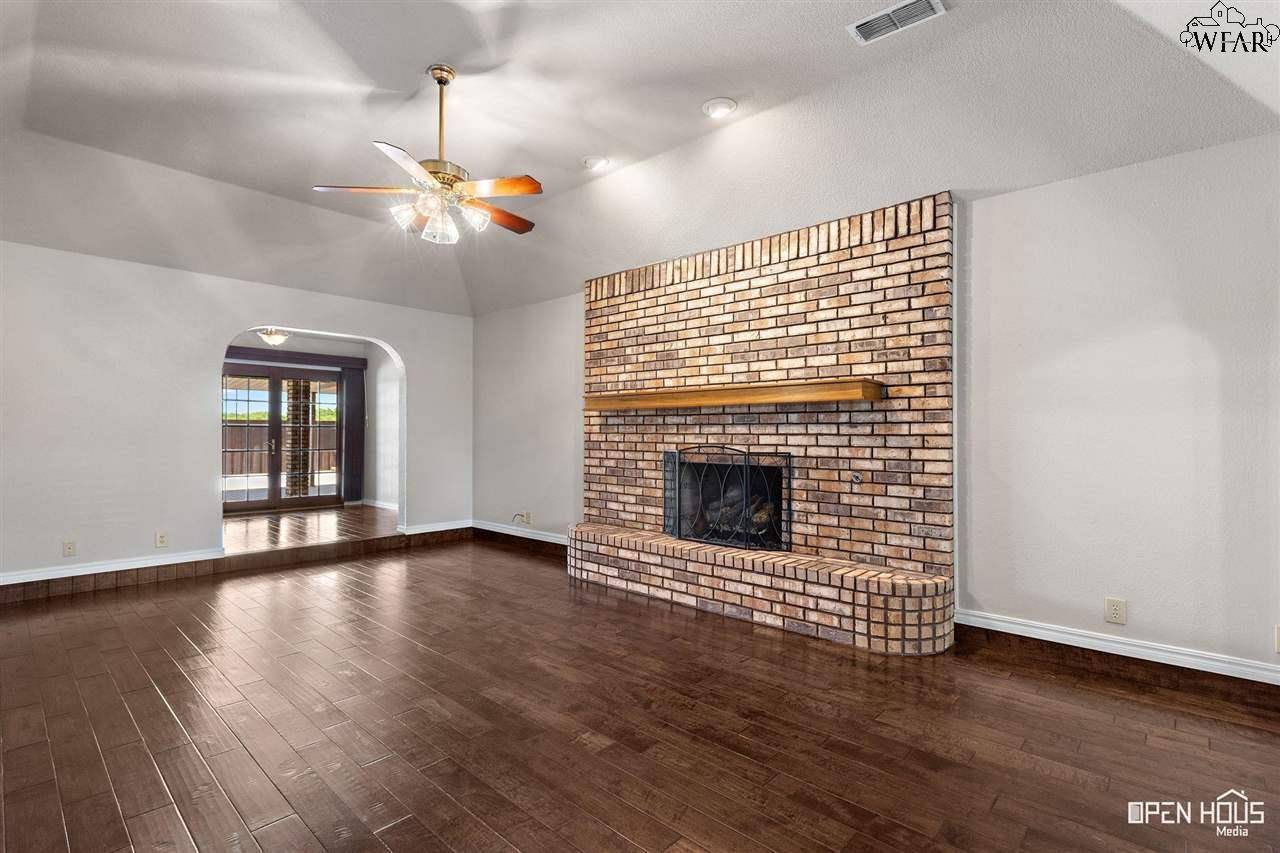 Wichita County, TX 76354,900 SUGARBUSH LANE