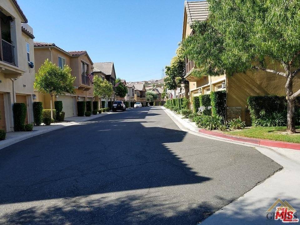 Santa Clarita, CA 91350,28454 Santa Rosa Lane