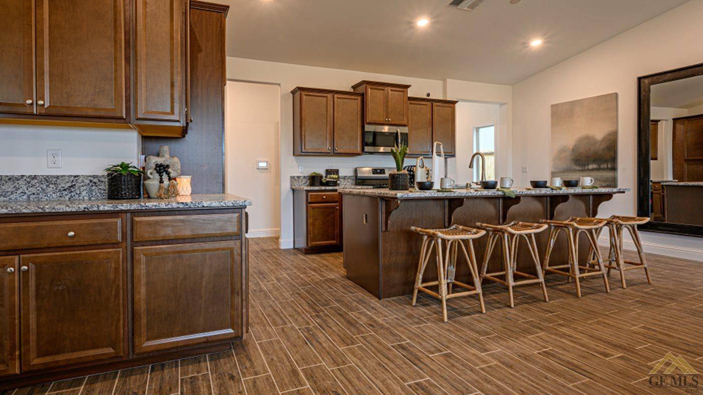 Shafter, CA 93263,9305 Woodland Creek Drive