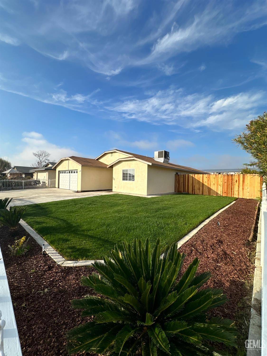 Delano, CA 93215,211 W 13th Place