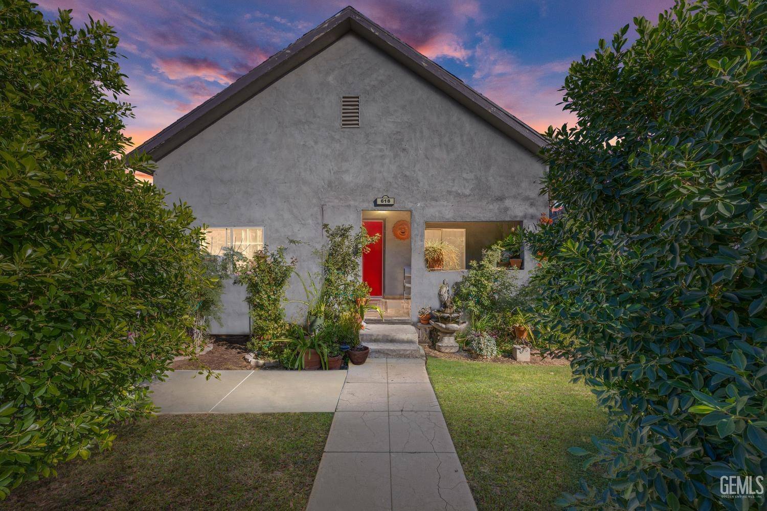 Bakersfield, CA 93304,618 L Street