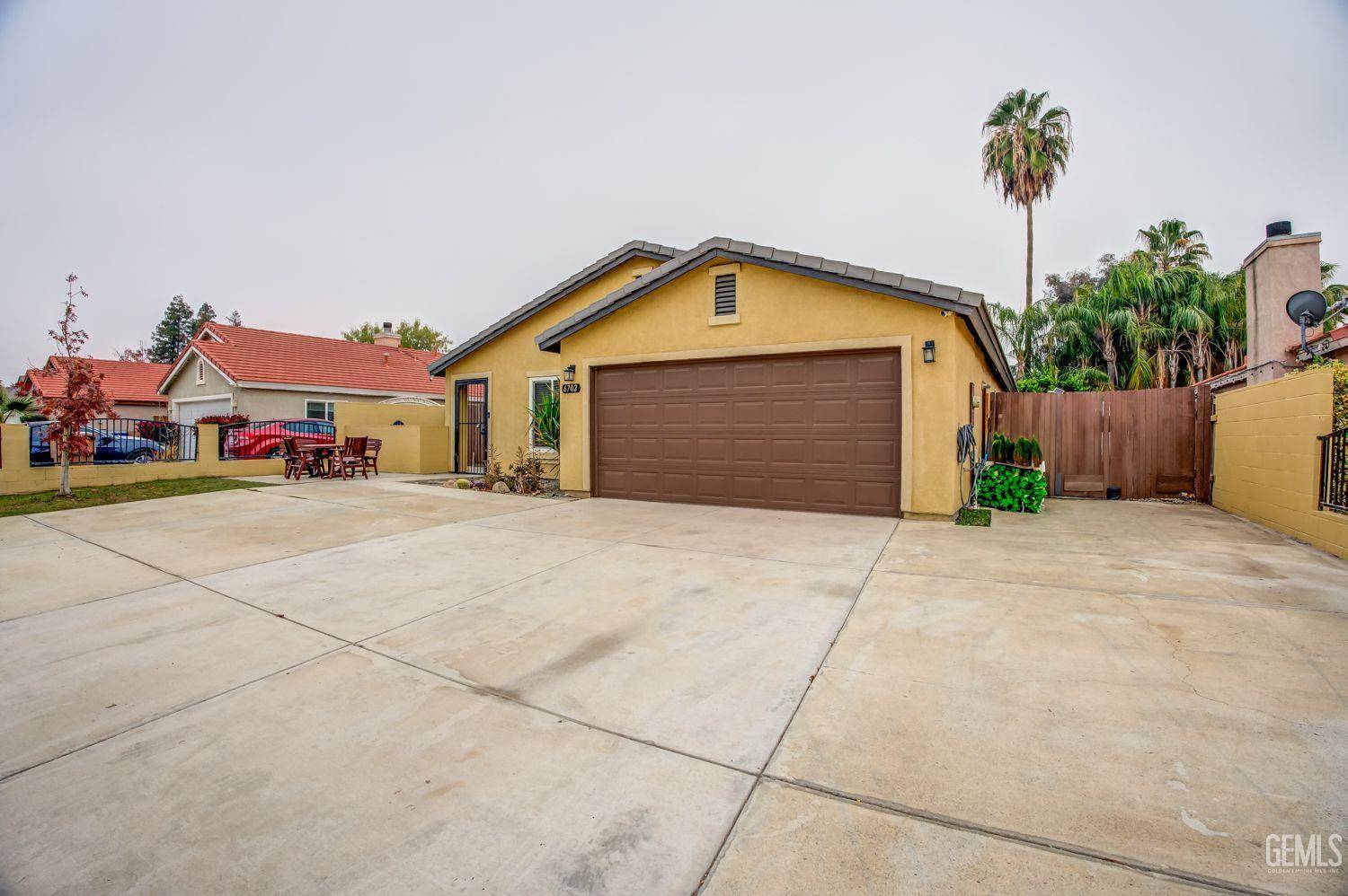 Bakersfield, CA 93313,6702 Windpiper Lane