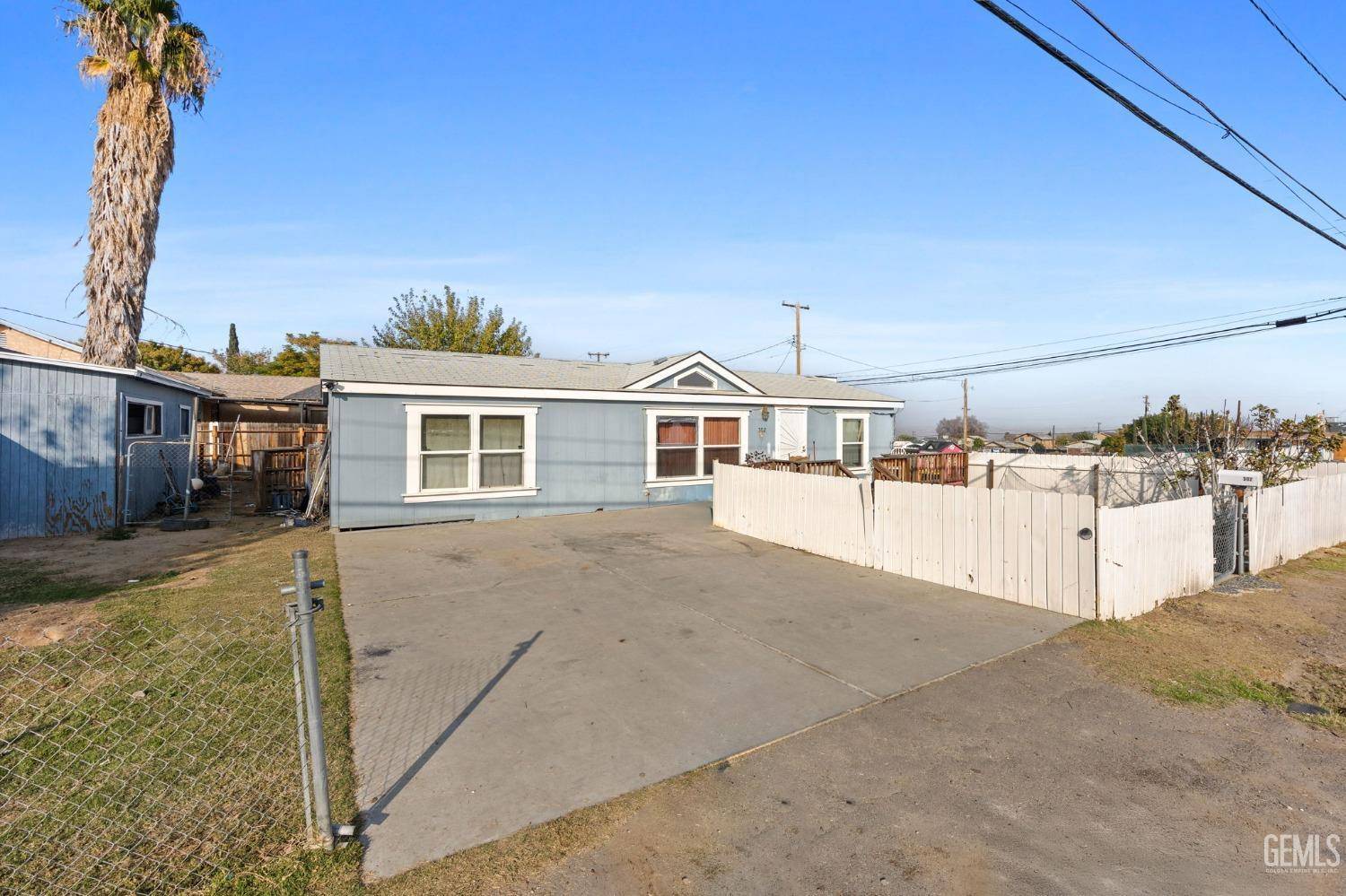 Taft, CA 93268,302 Crystal Street