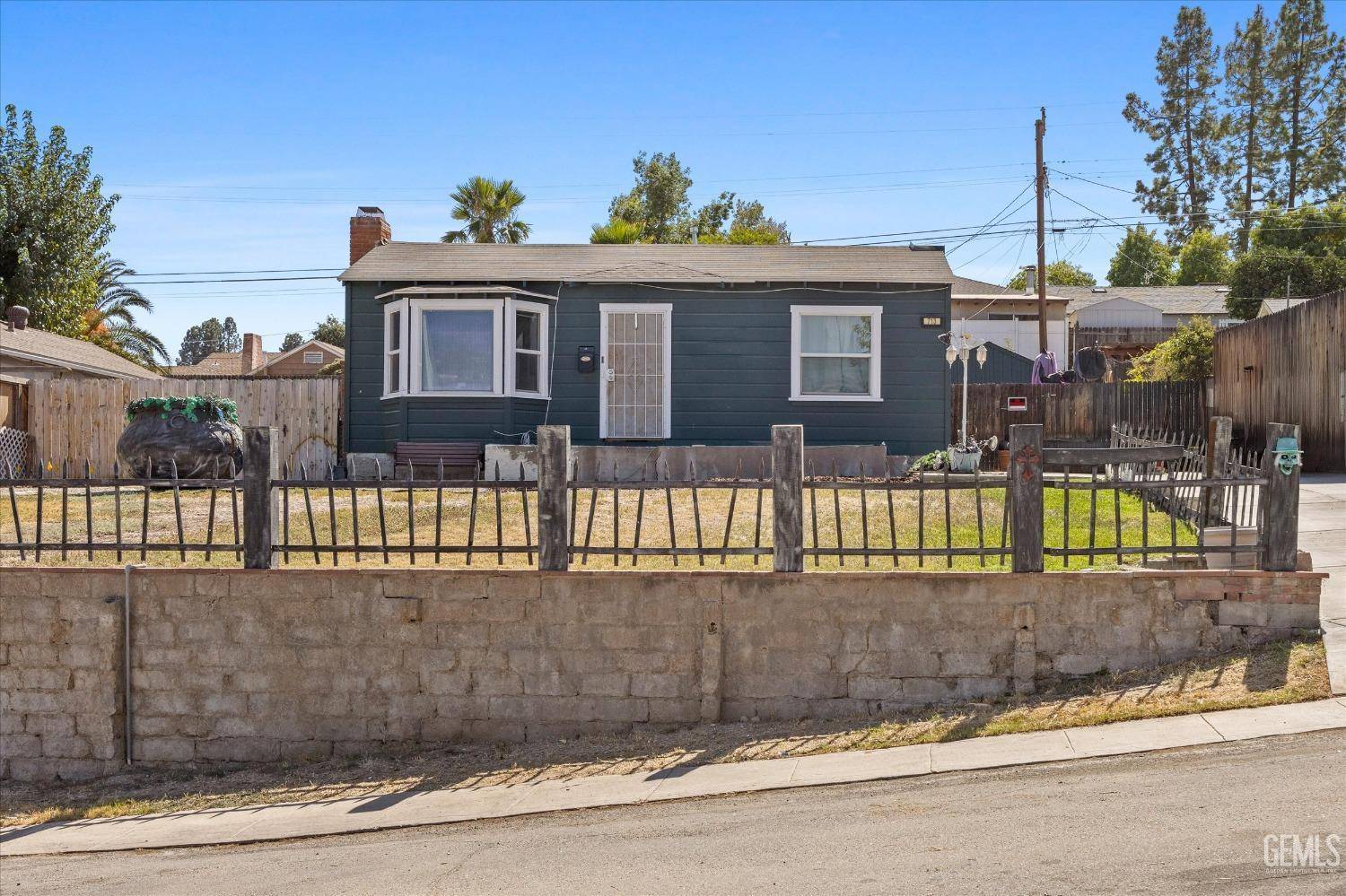 Taft, CA 93268,713 Philippine Street