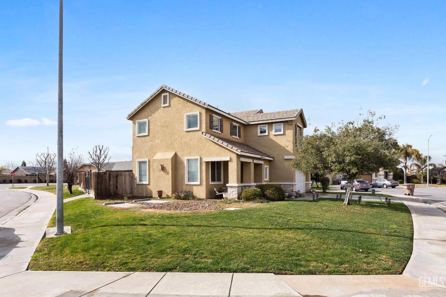 Bakersfield, CA 93313,5403 Ridge Lake Court