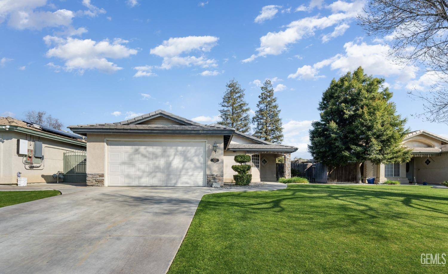 Bakersfield, CA 93313,5408 White Pine Way