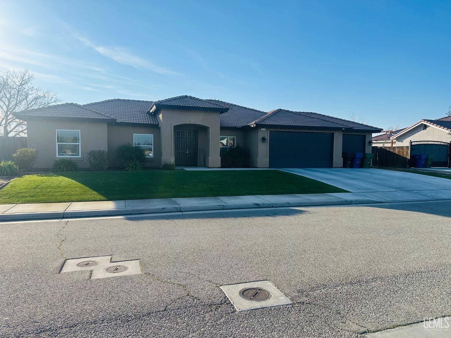 Shafter, CA 93263,615 Manhattan Street