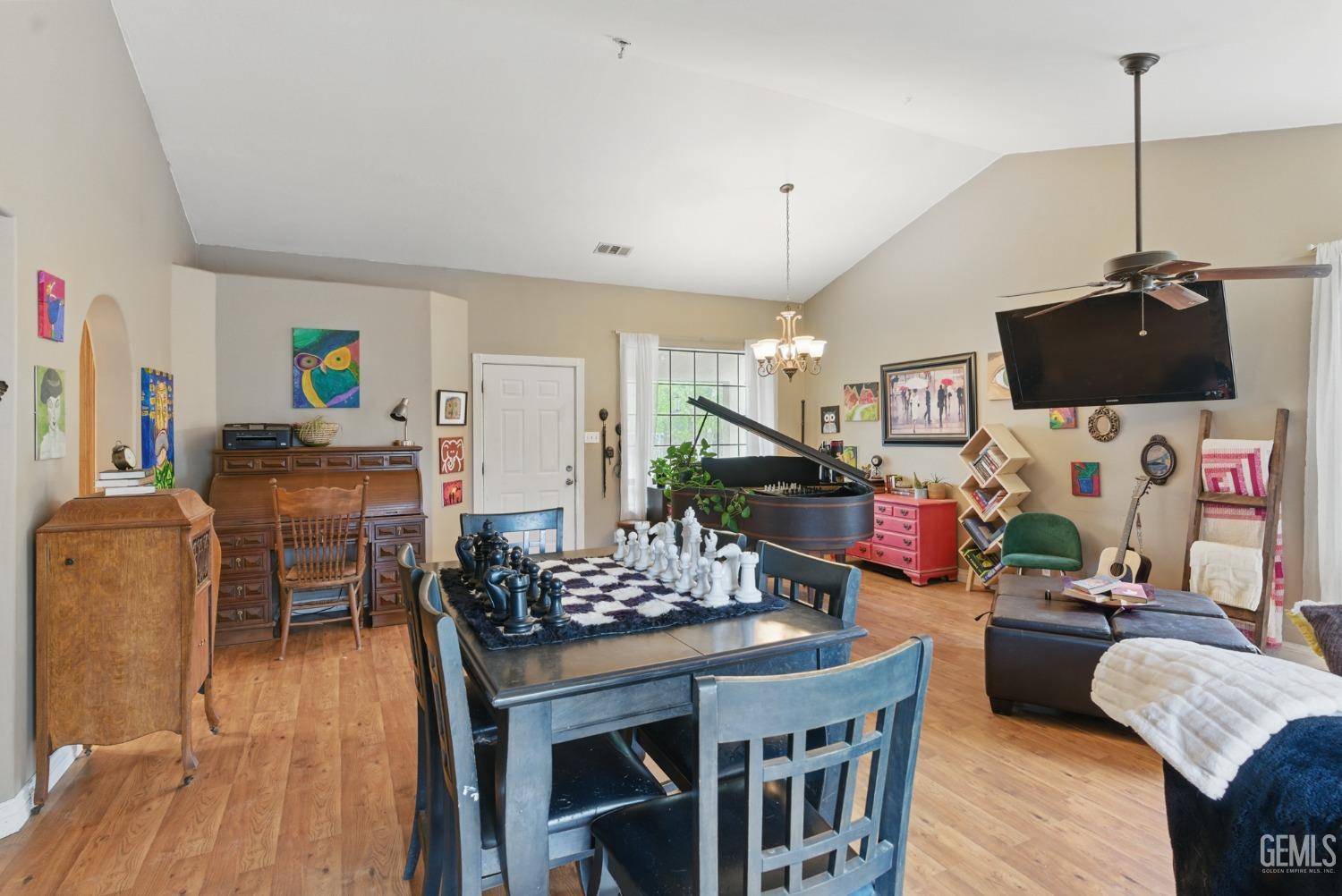 Tehachapi, CA 93561,24980 Sunset Way