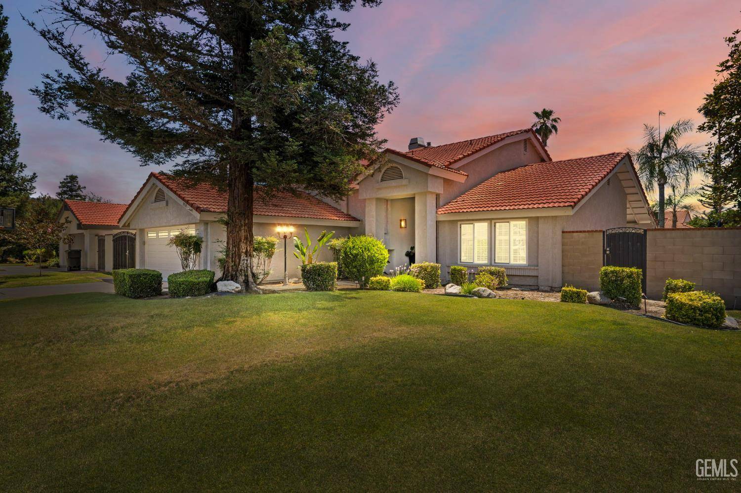 Bakersfield, CA 93311,9717 Willow Oak Court