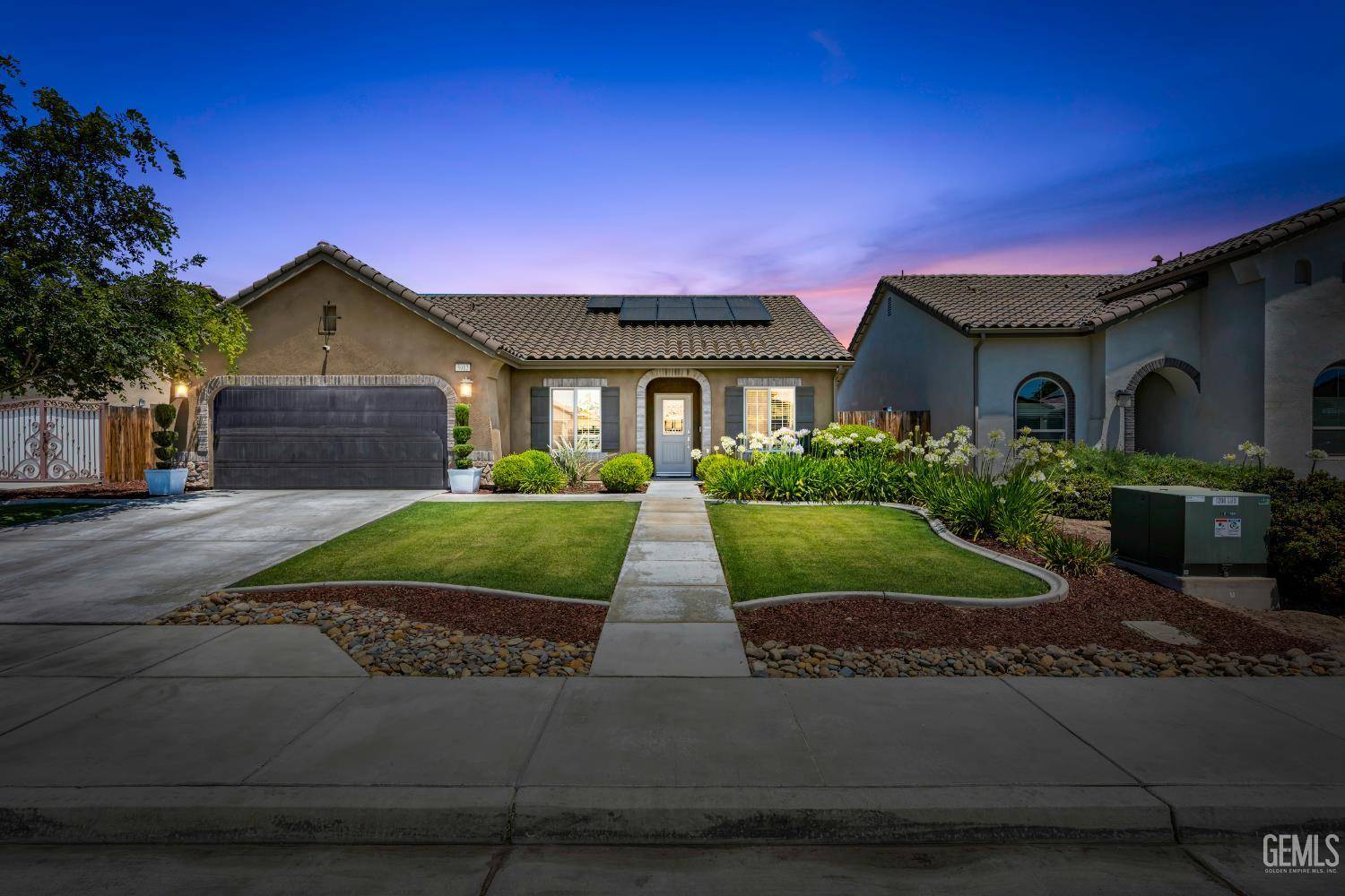 Bakersfield, CA 93313,5912 Blue Spruce Avenue