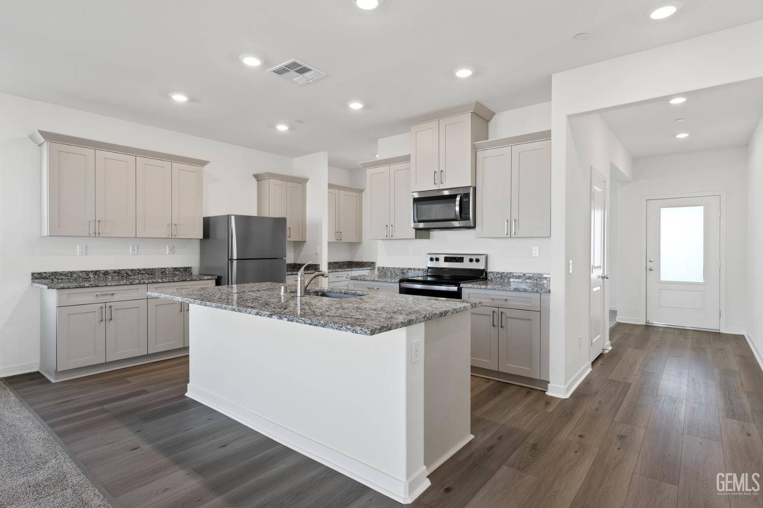 Bakersfield, CA 93313,7806 Grapefruit Drive