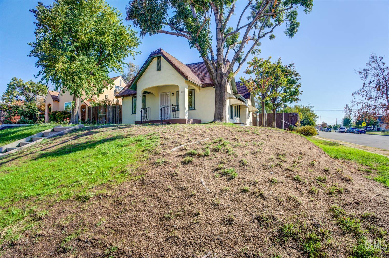 Bakersfield, CA 93305,1901 Baker Street