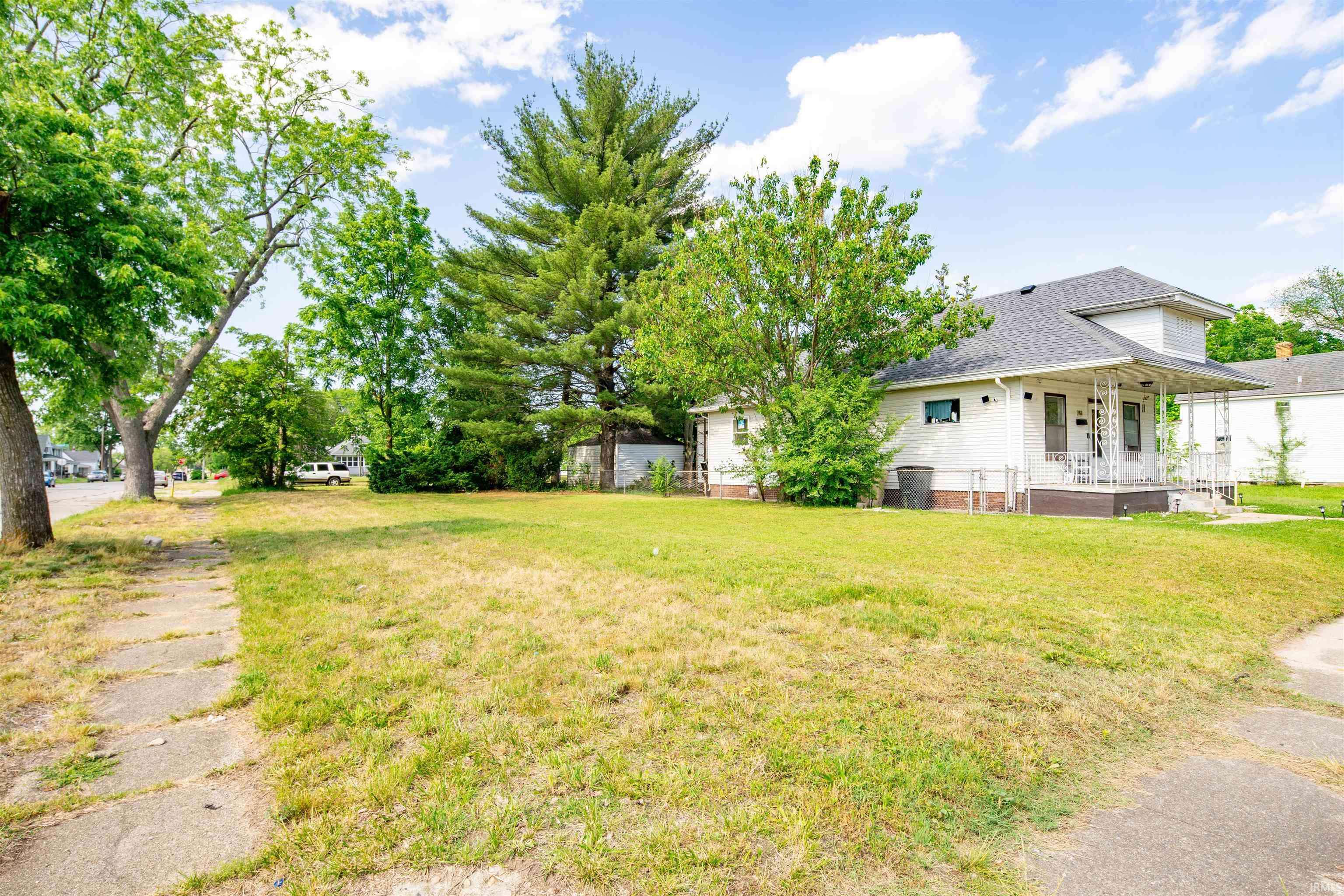 South Bend, IN 46628,514 College & 184 vacant lots Street