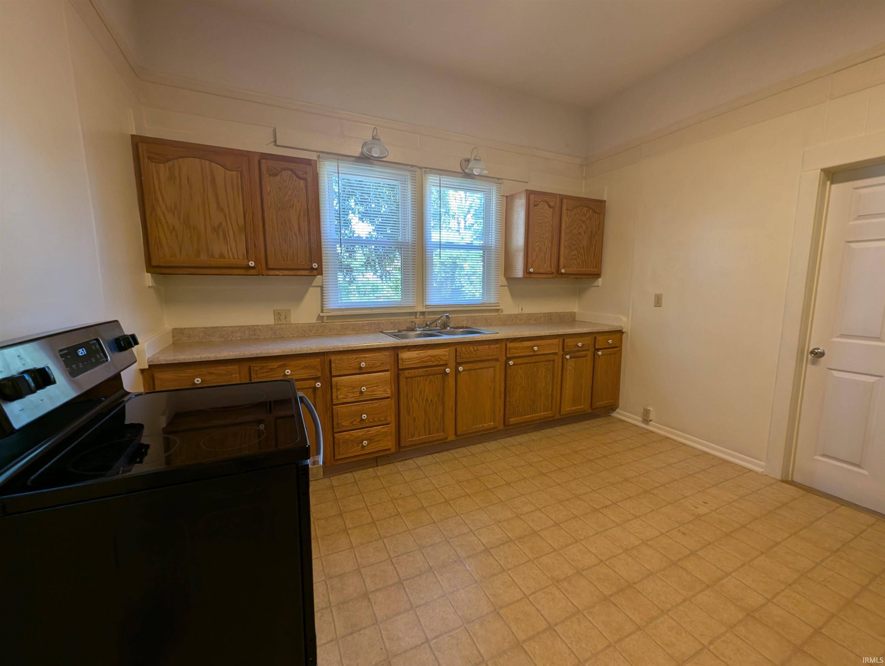 Vincennes, IN 47591,521 S 6th Street