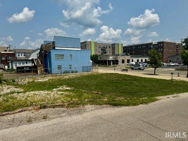 Bloomington, IN 47401,424 S Walnut Street