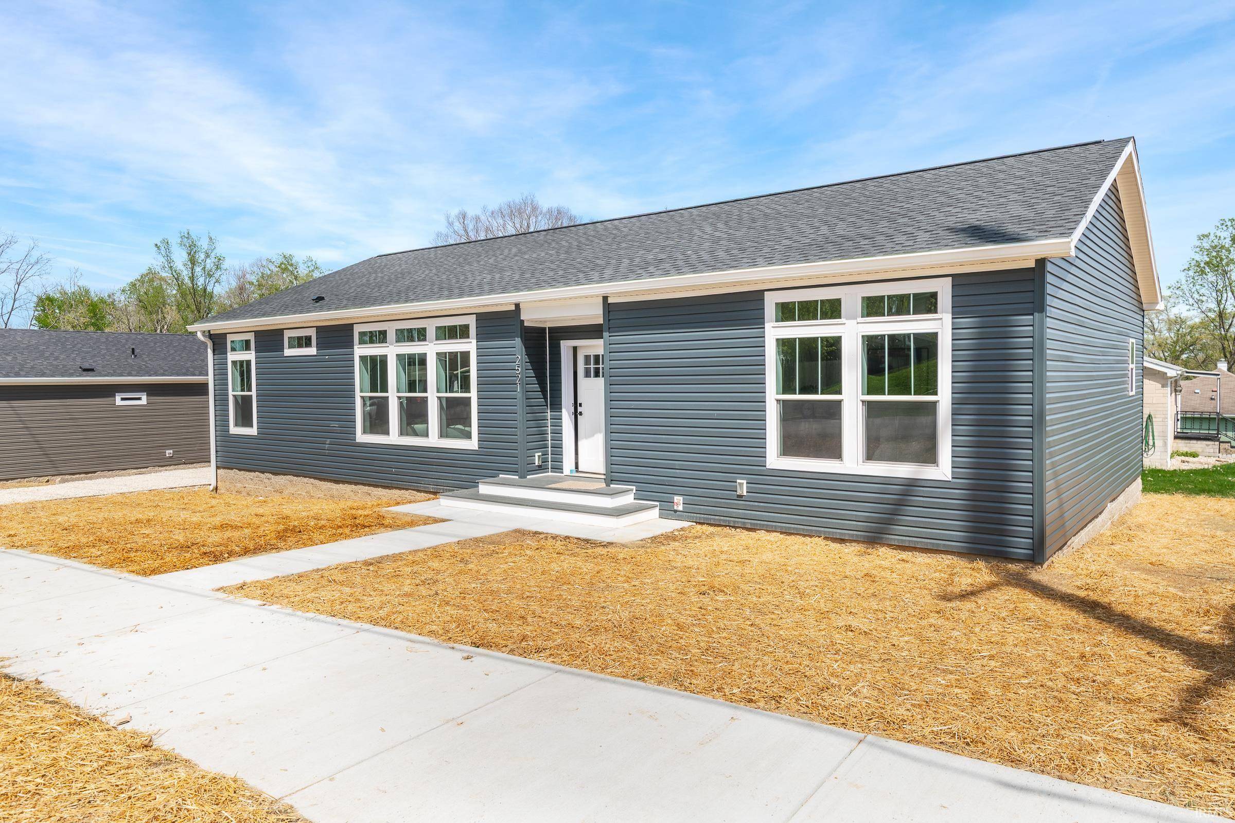 Bloomington, IN 47403,2521 S Banta Avenue