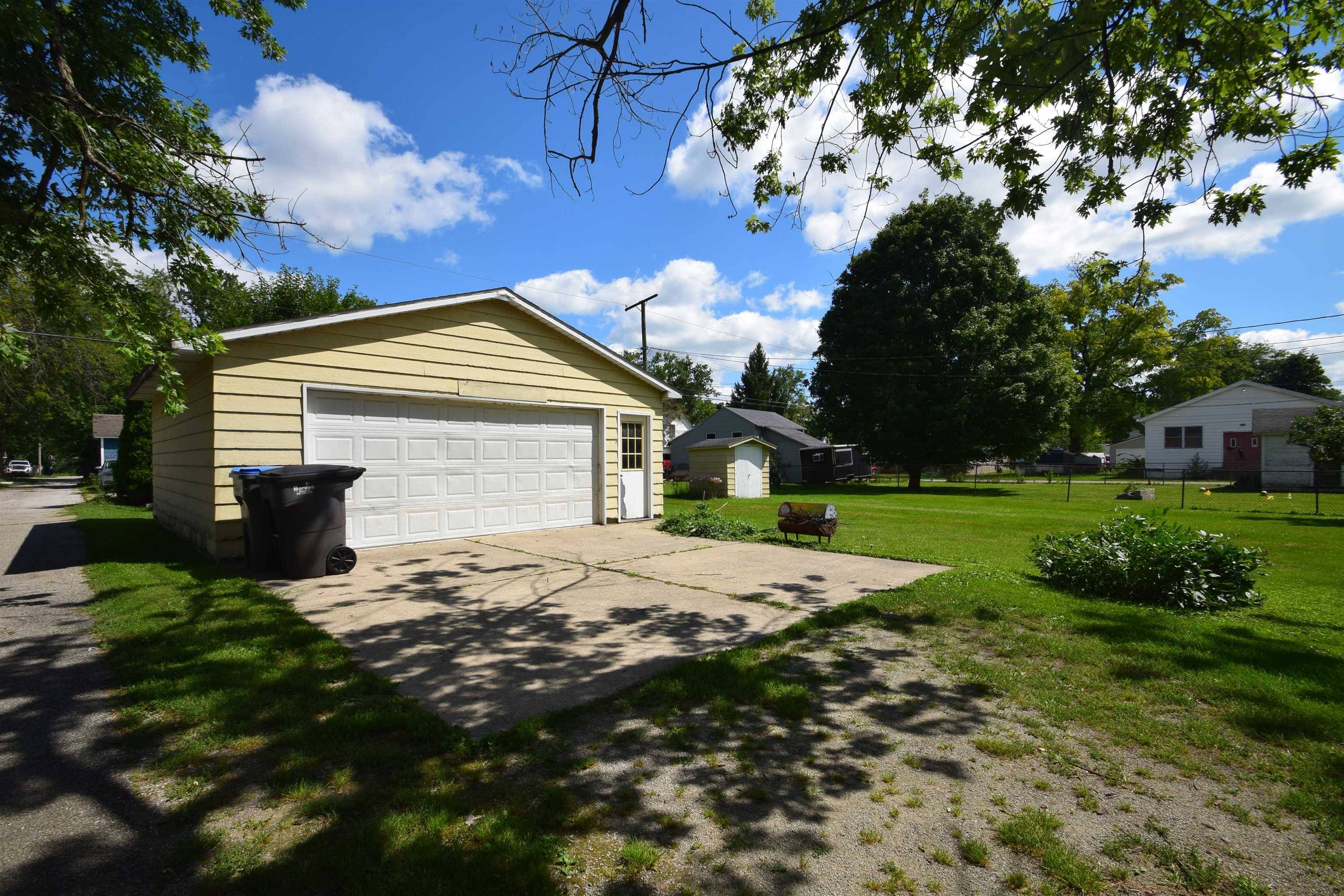 Nappanee, IN 46550-1646,506 W Walnut Street