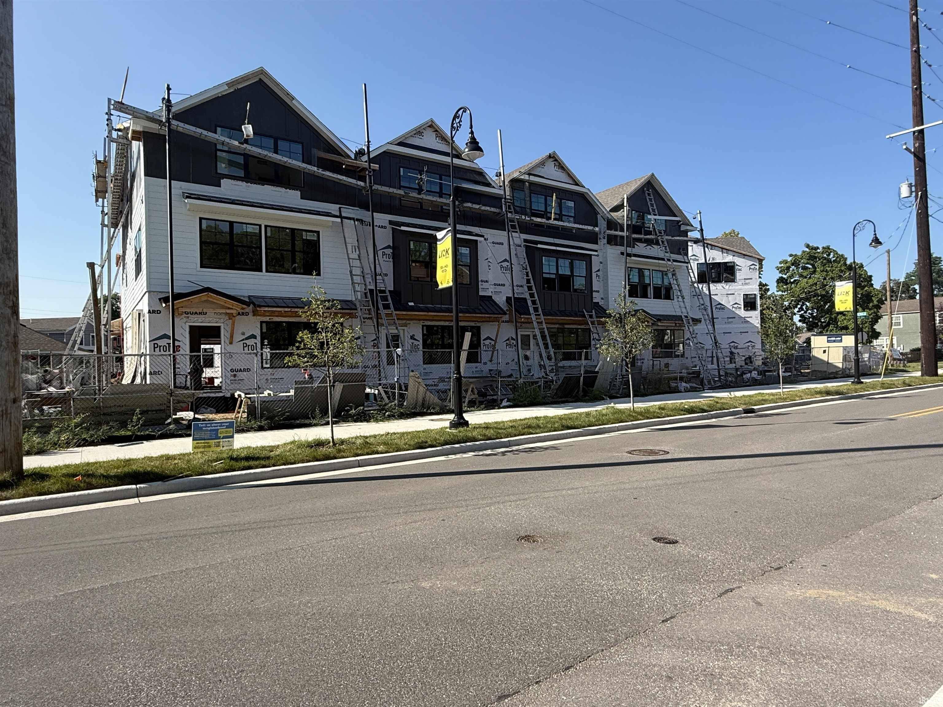 South Bend, IN 46617,749 S Bend Avenue