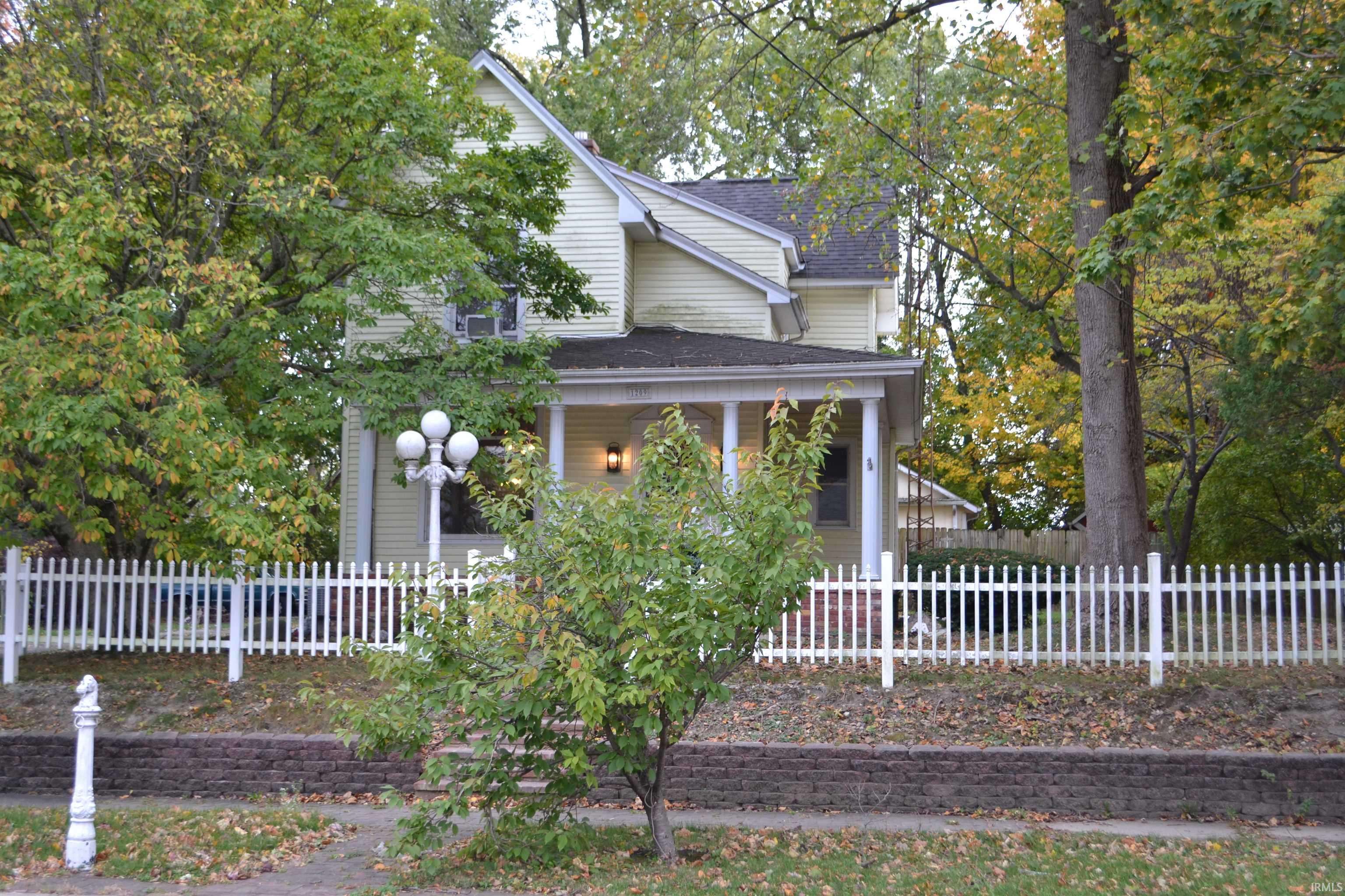 Frankfort, IN 46041-2109,1209 E Clinton Street