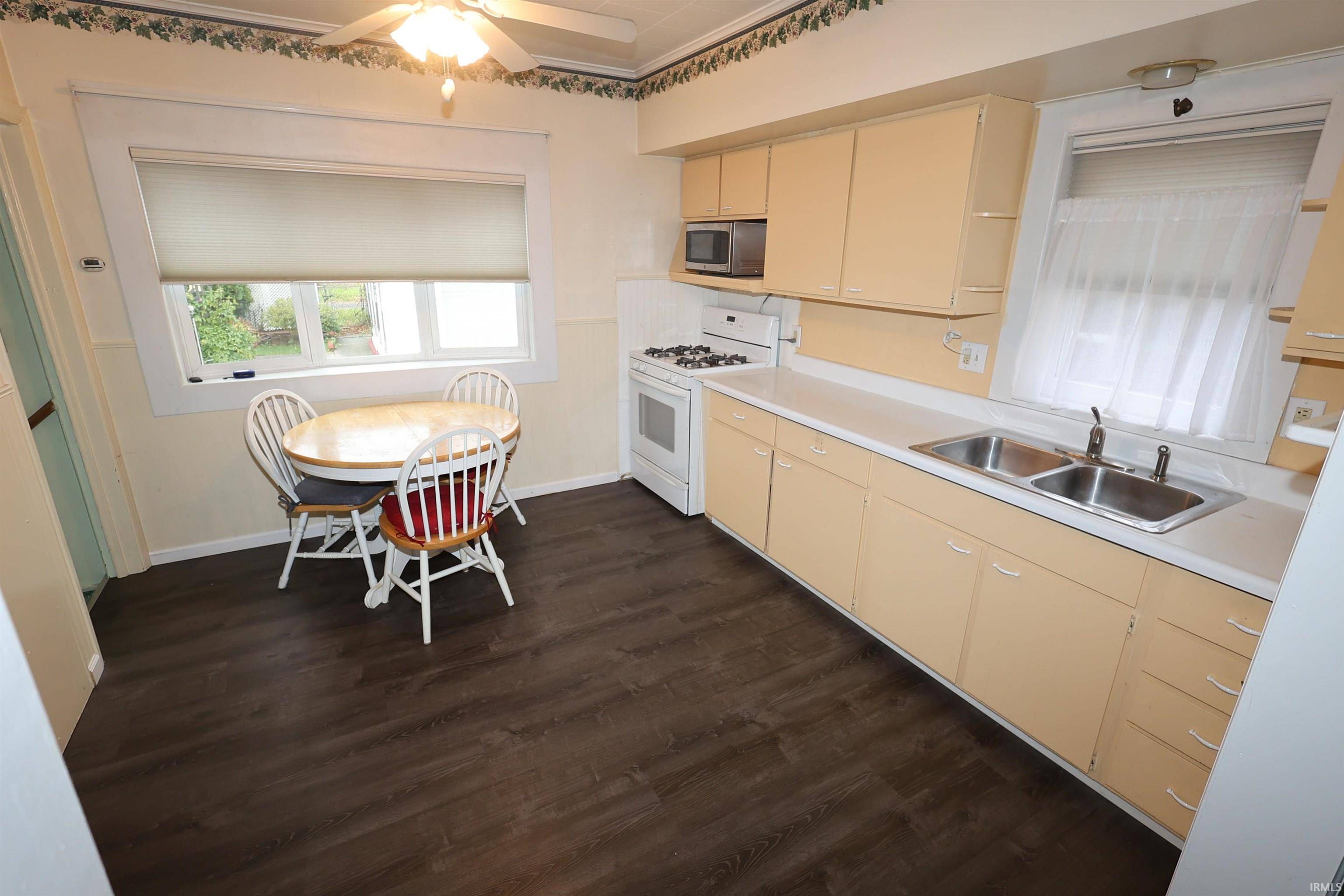 Mishawaka, IN 46544,924 W 6th Street