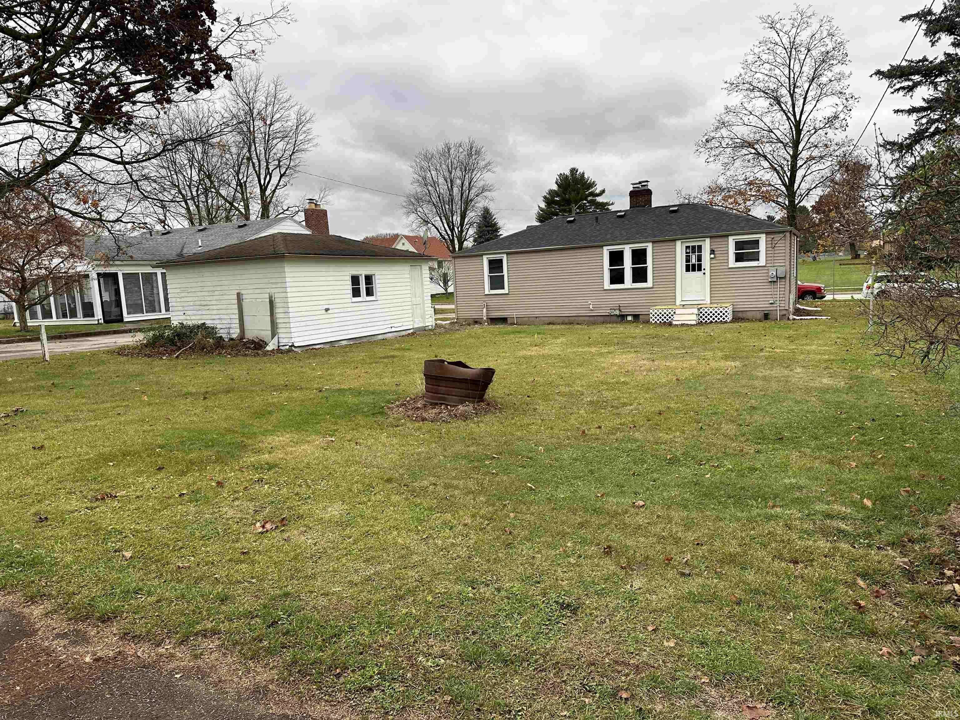 Ligonier, IN 46767,607 Grand Street