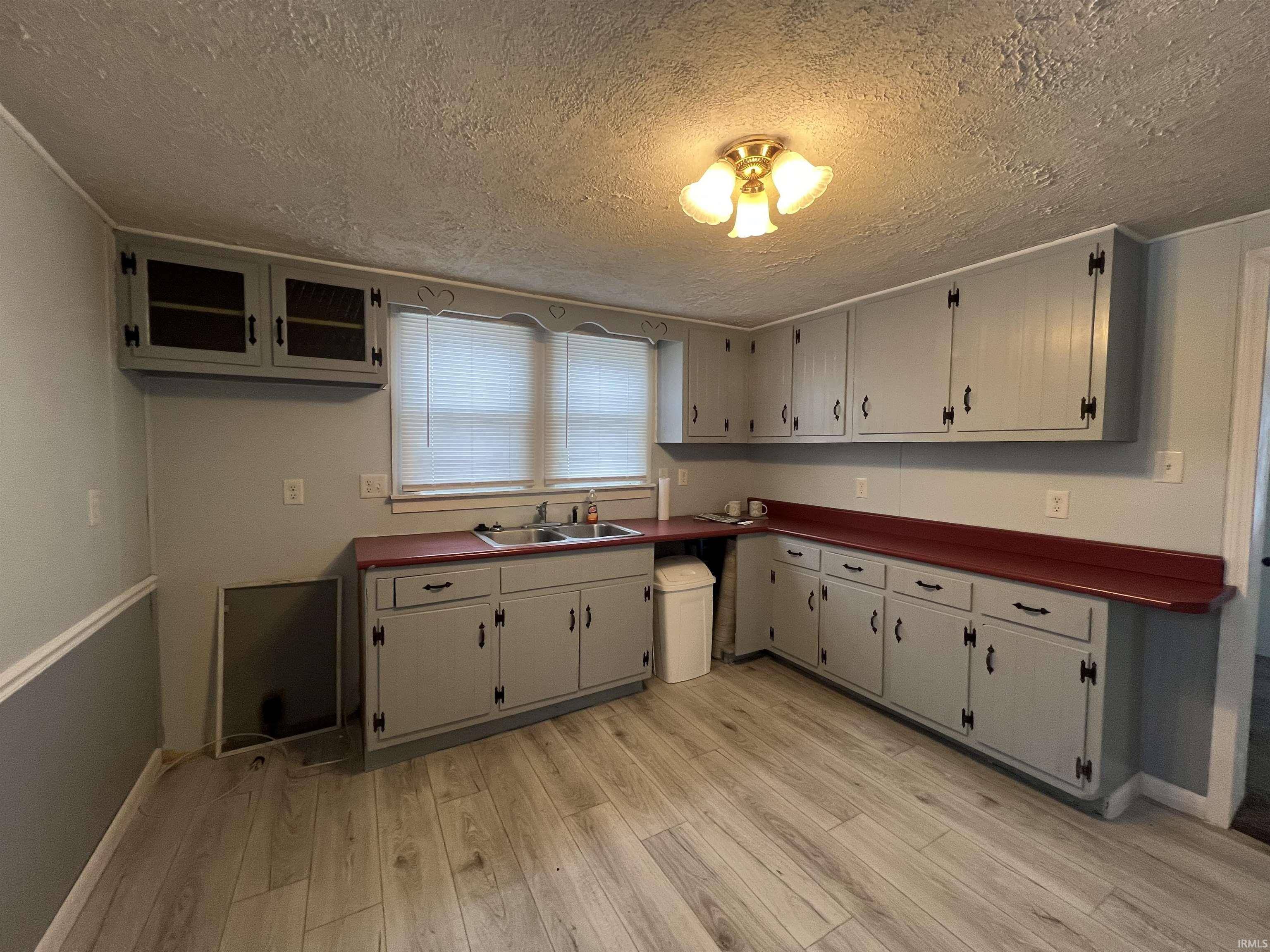 Andrews, IN 46702,68 S MAPLE Street
