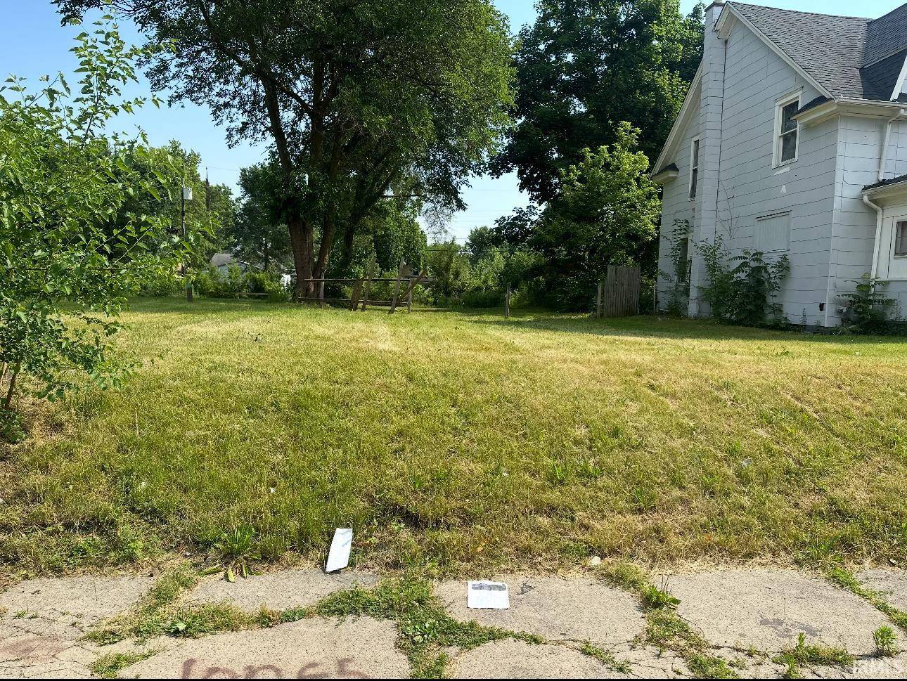 South Bend, IN 46613-2522,220 E Donald Street