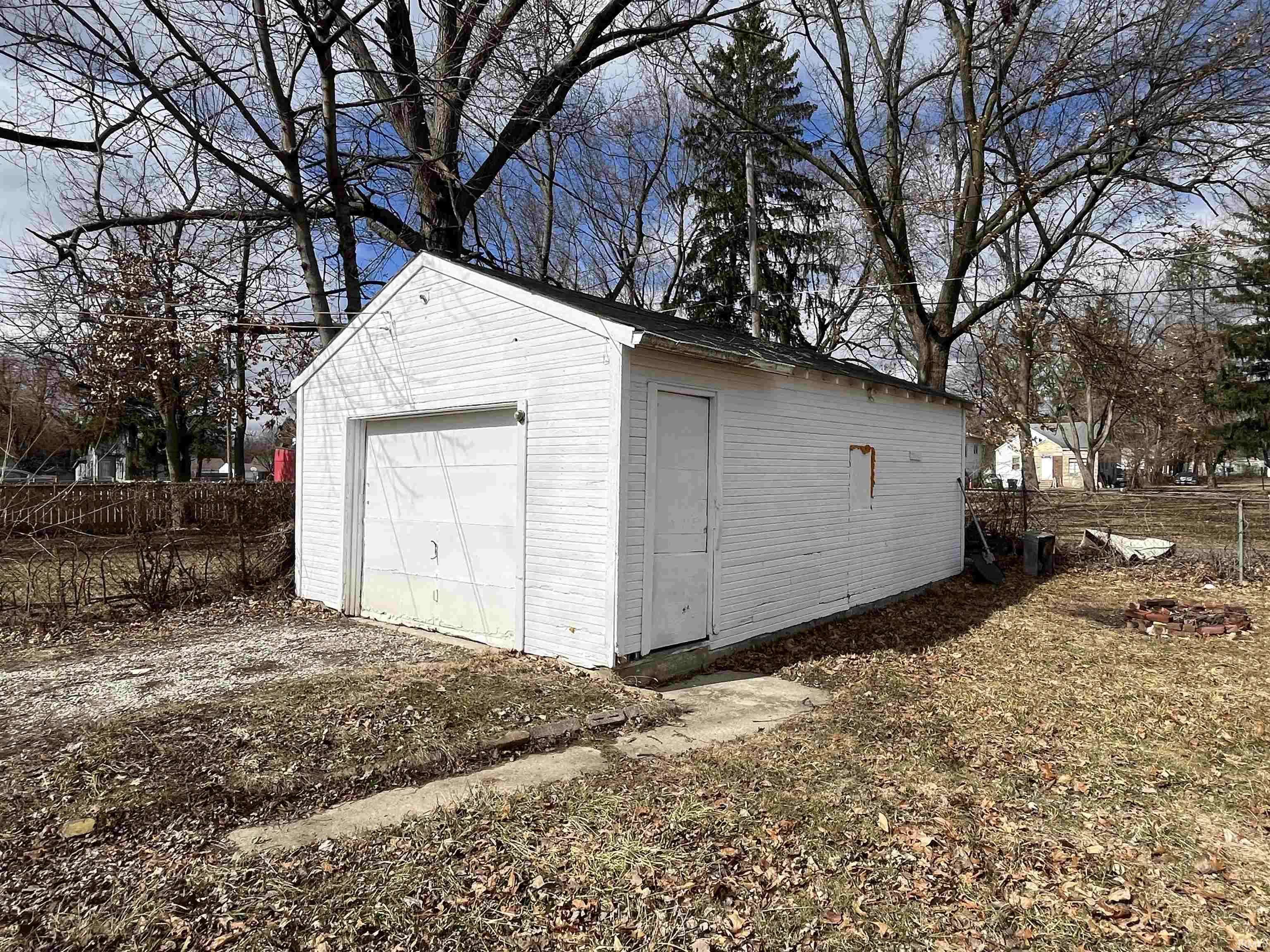 Anderson, IN 46016-3224,1632 W 17Th Street