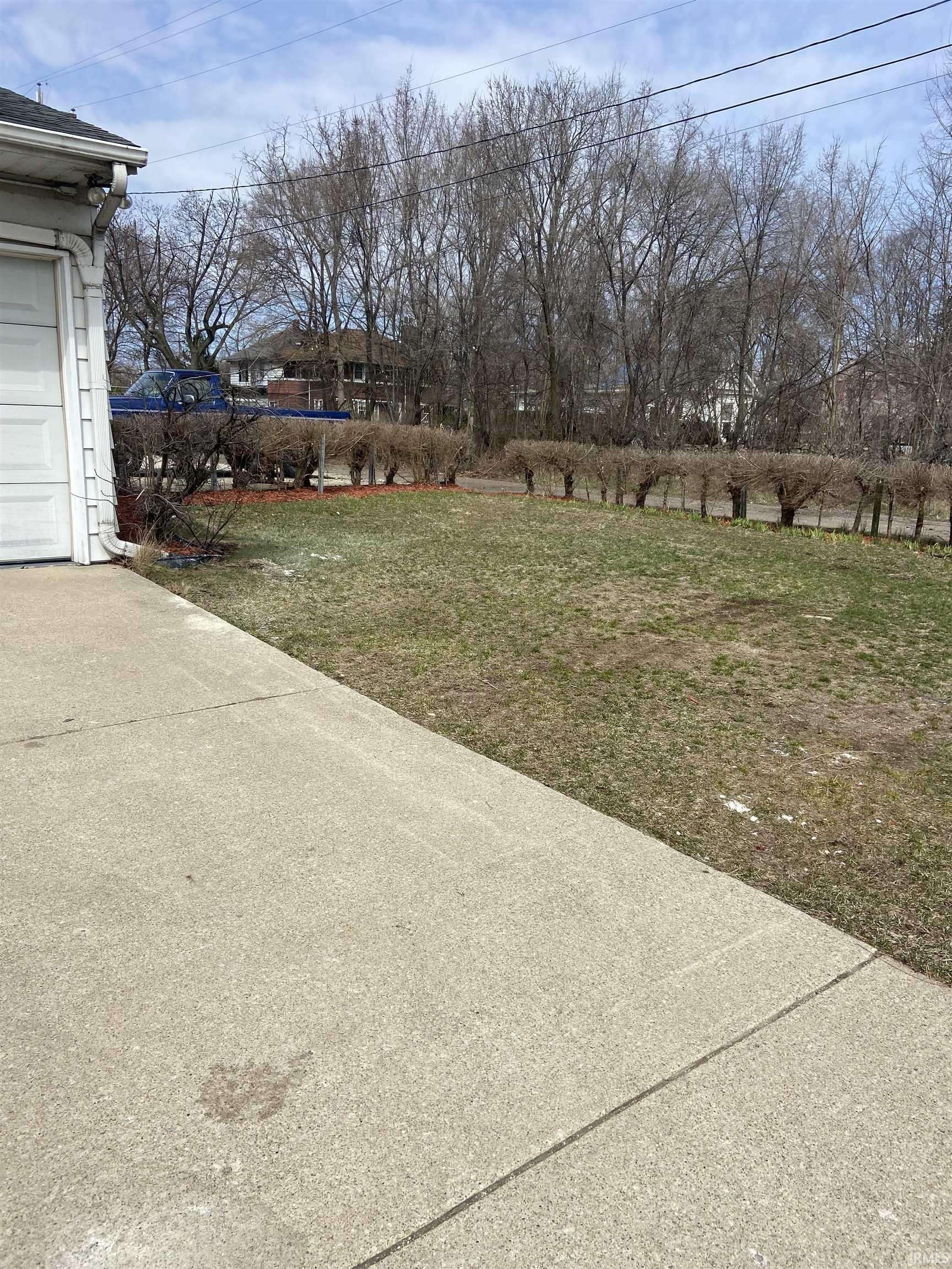 South Bend, IN 46601-1115,403 Lincoln Way