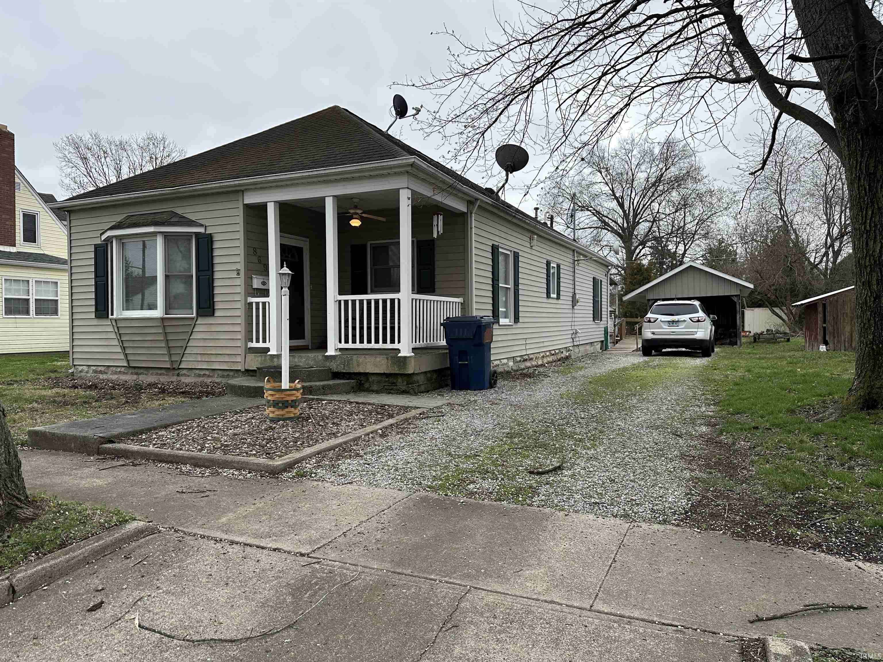 Linton, IN 47441,869 E Vincennes Street
