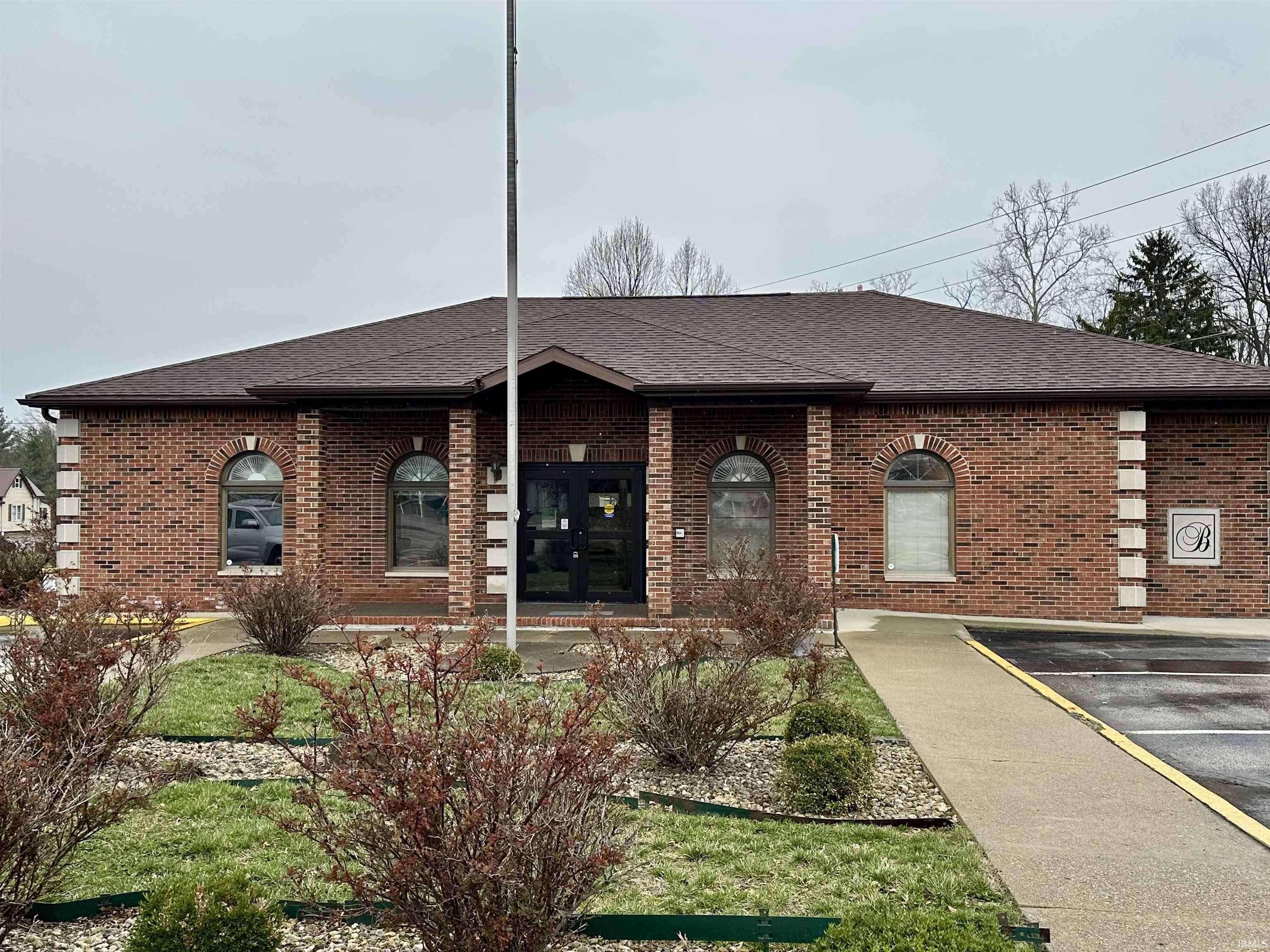 Jasonville, IN 47438,315 E Main Street