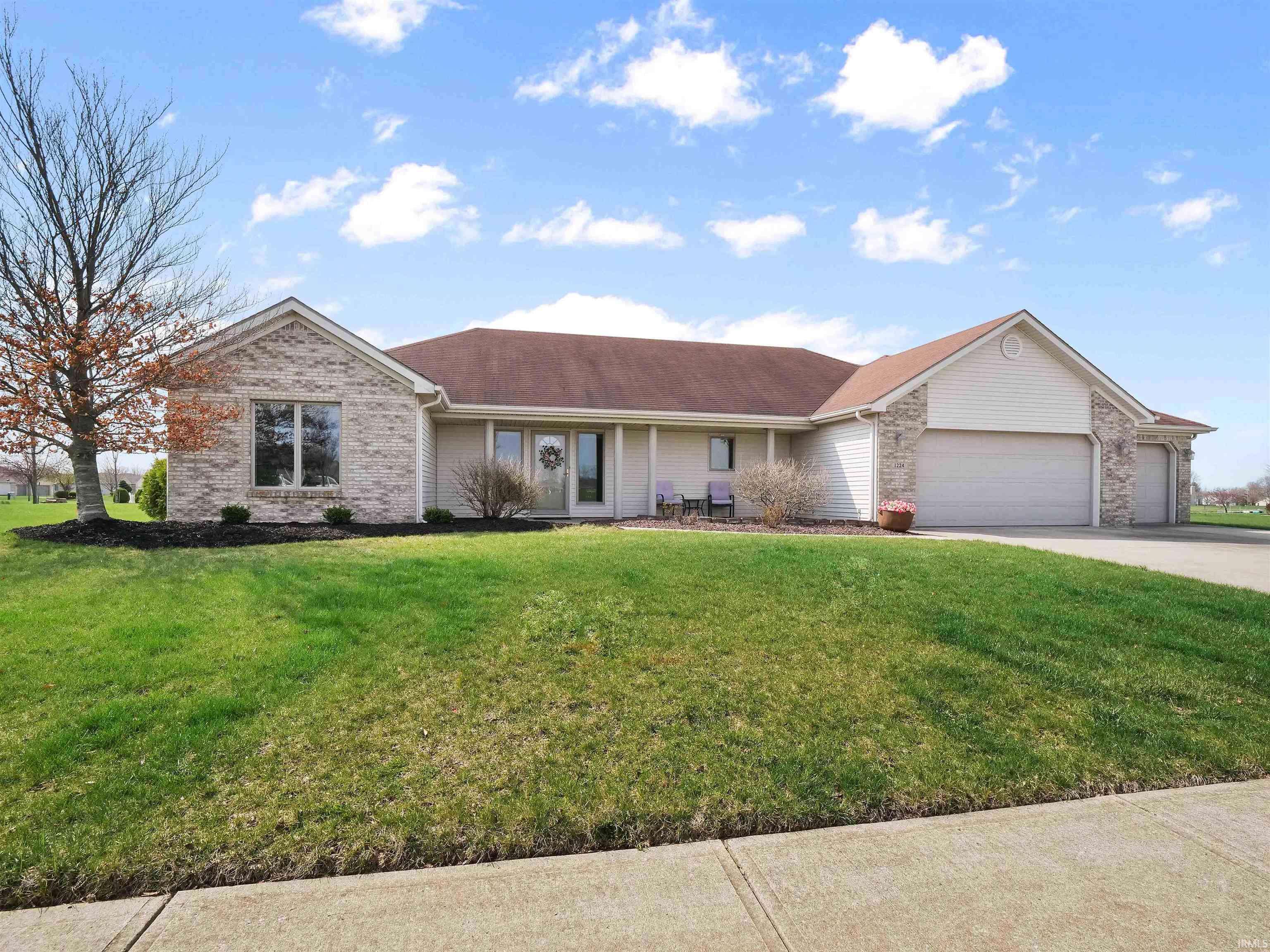 Decatur, IN 46733,1224 E Edge Water Court