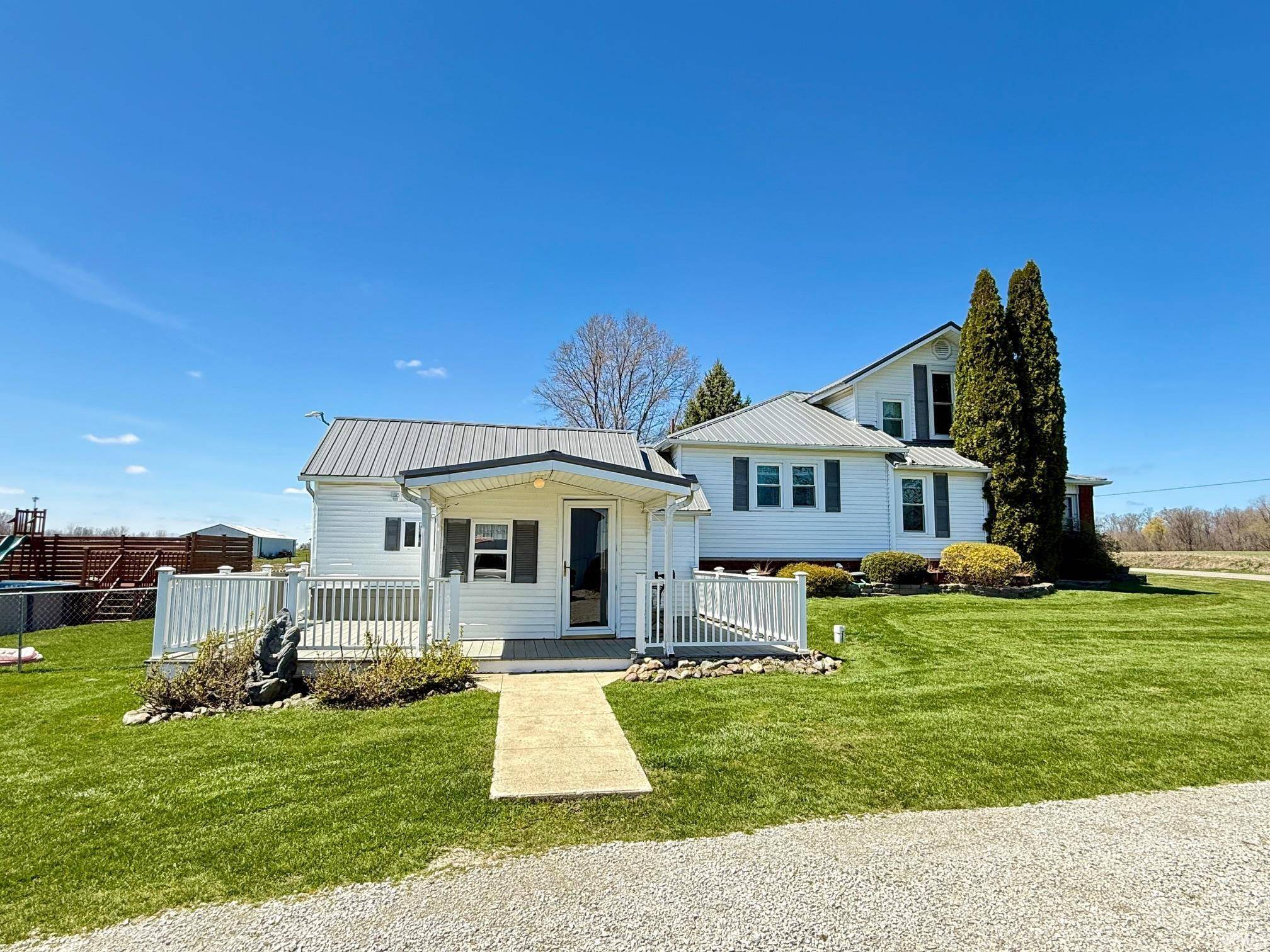 Wolcottville, IN 46795,8610 E 600 S