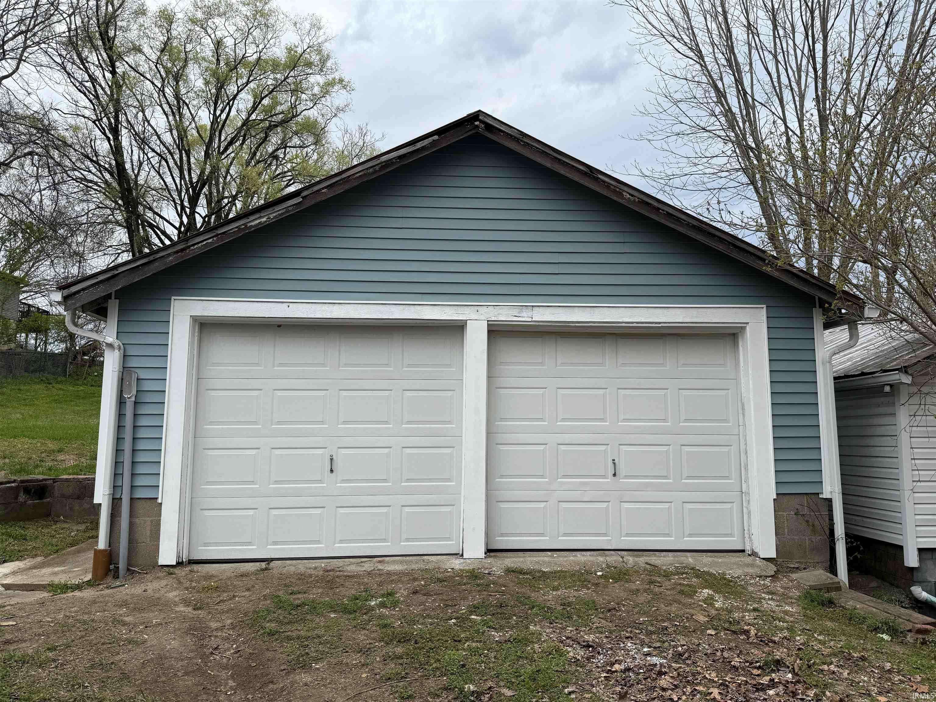 Bloomfield, IN 47424,226 E Groves Street
