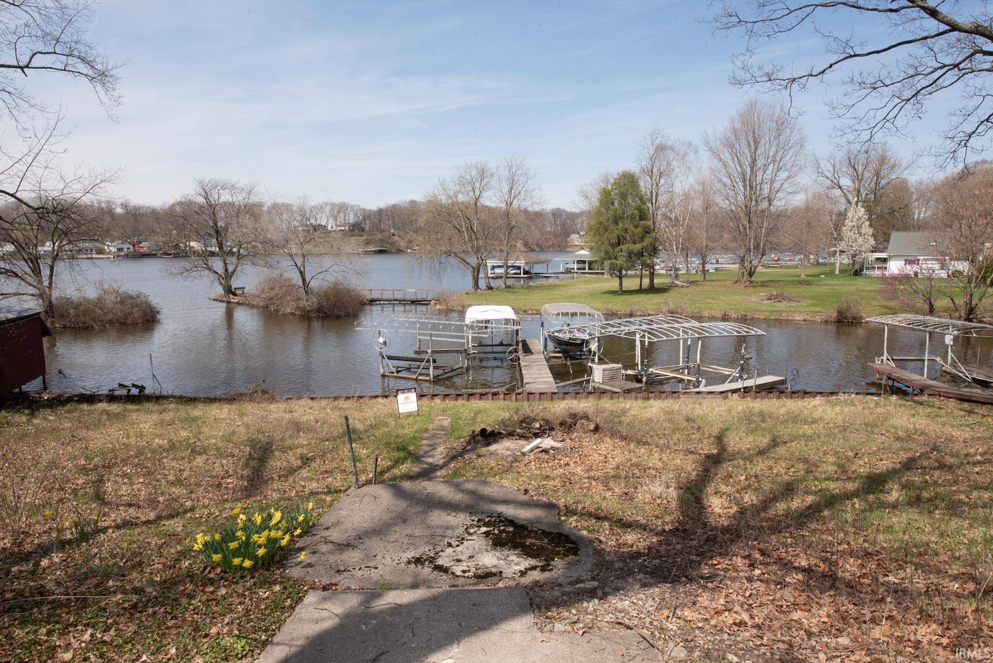 Monticello, IN 47960,10977 N Lower Lakeshore Drive