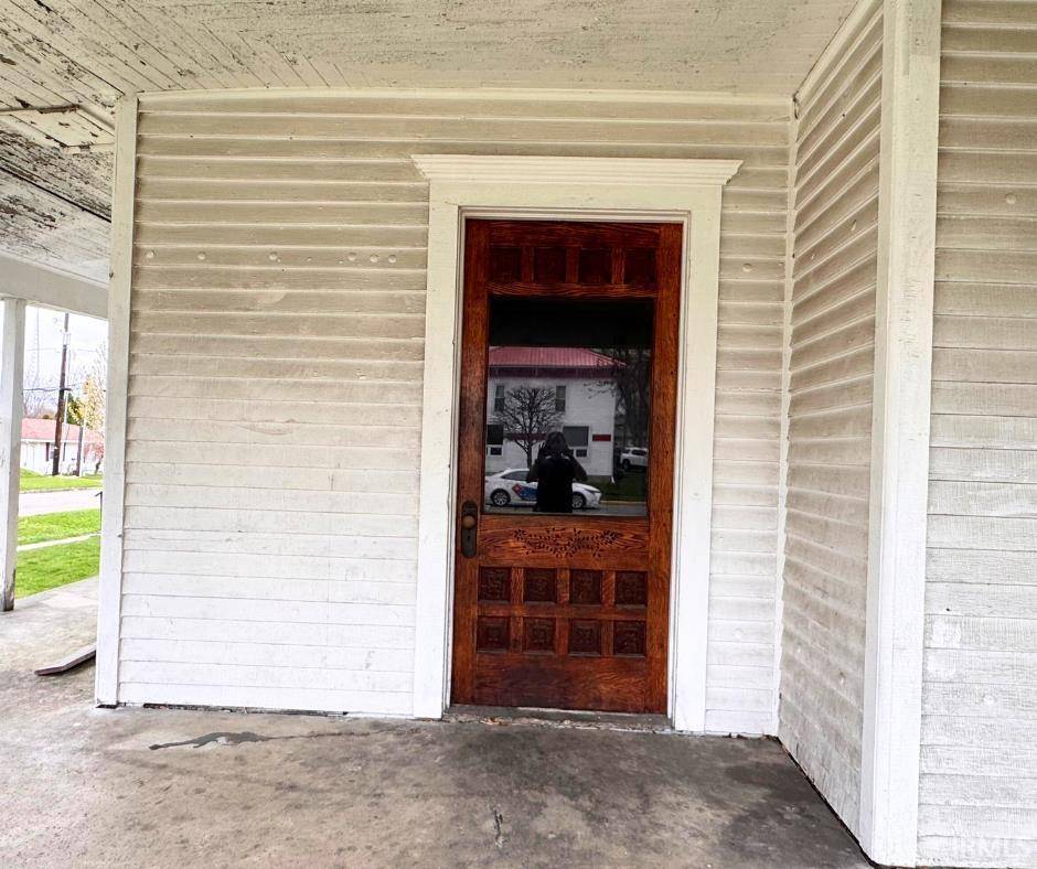 Kendallville, IN 46755,634 N main Street
