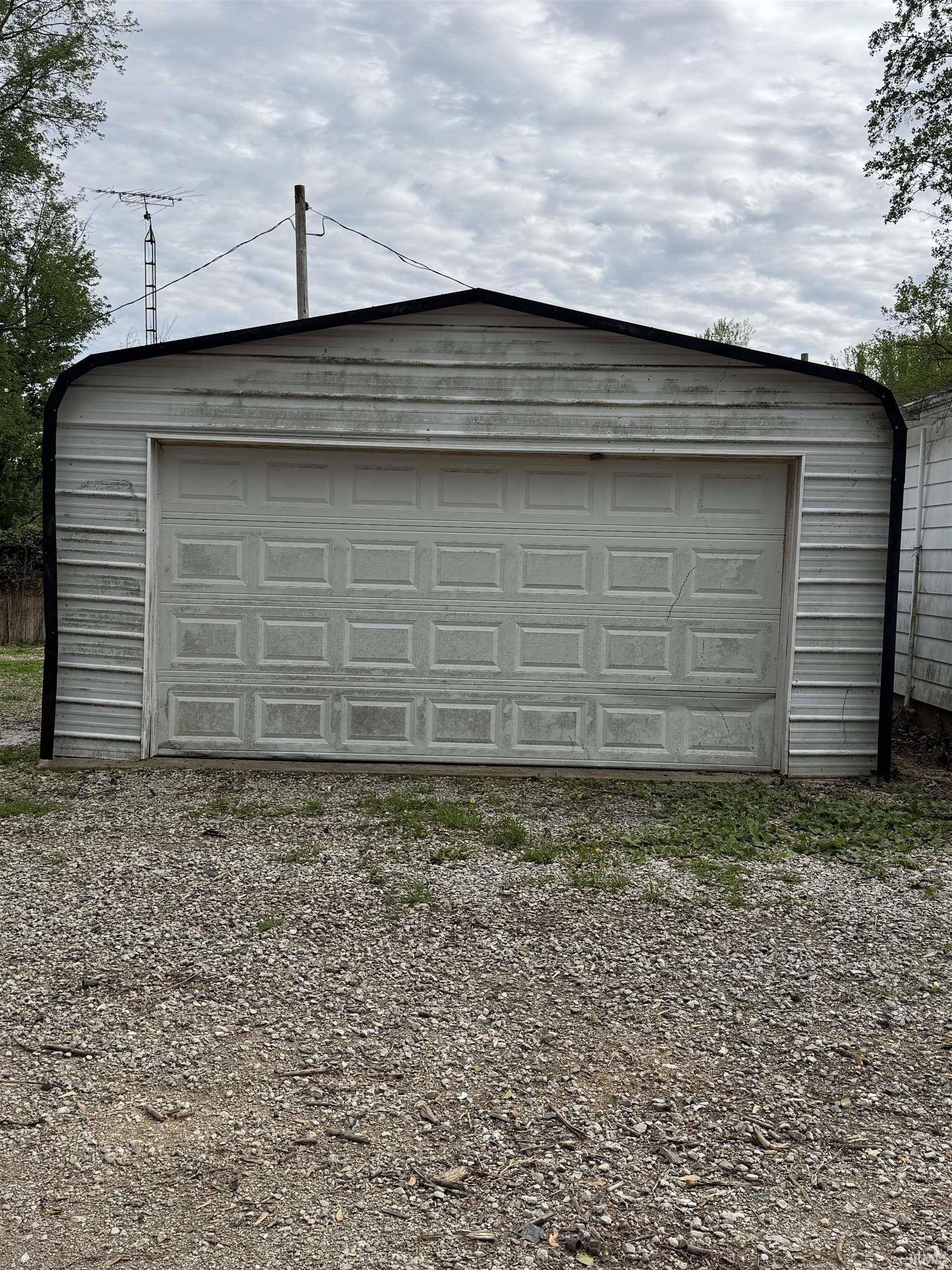 Bloomington, IN 47403,8563 S OLD ST RD 37