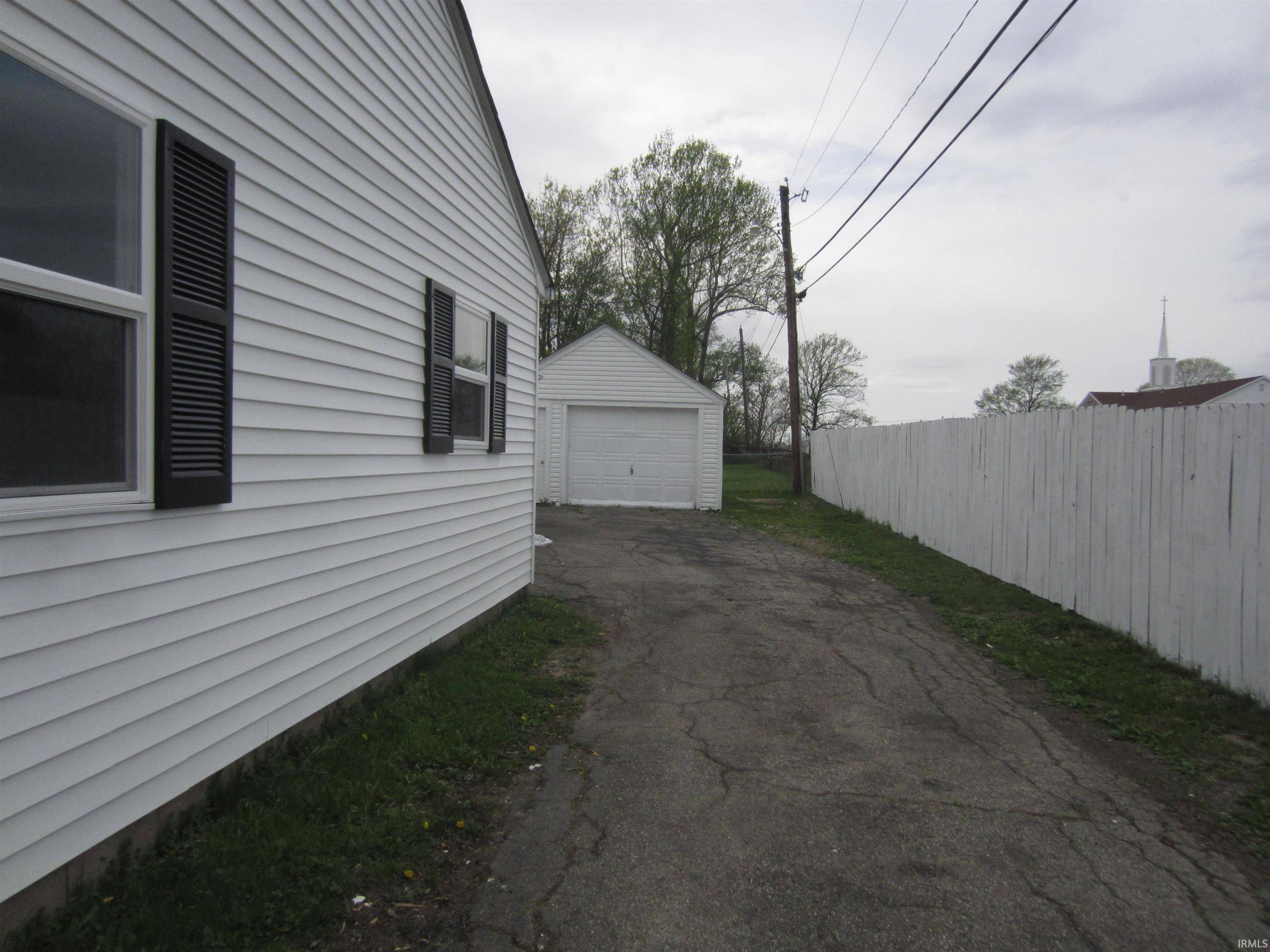 Marion, IN 46952,1009 N Oxford Drive