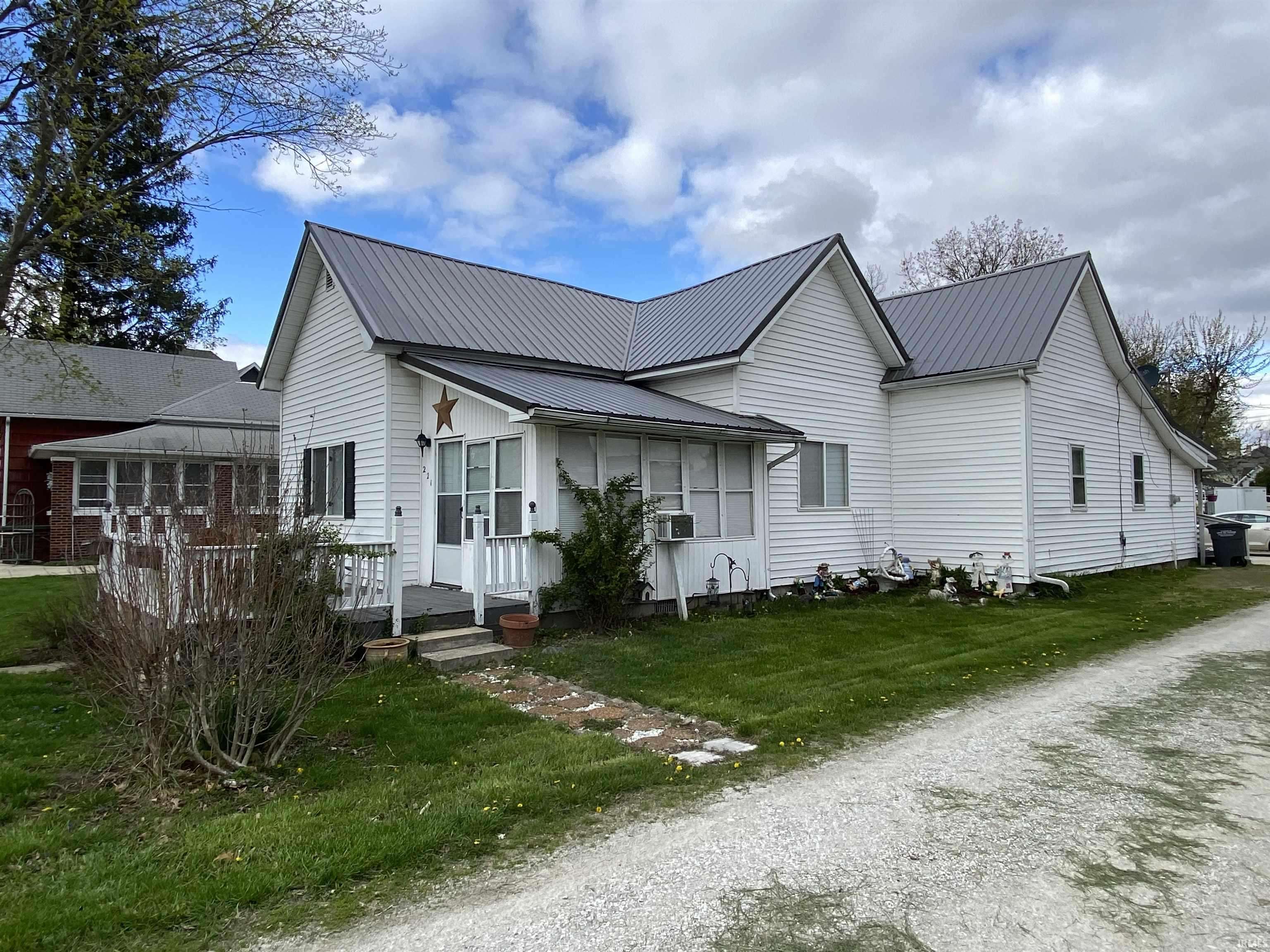 Tipton, IN 46072-1630,221 N Conde Street