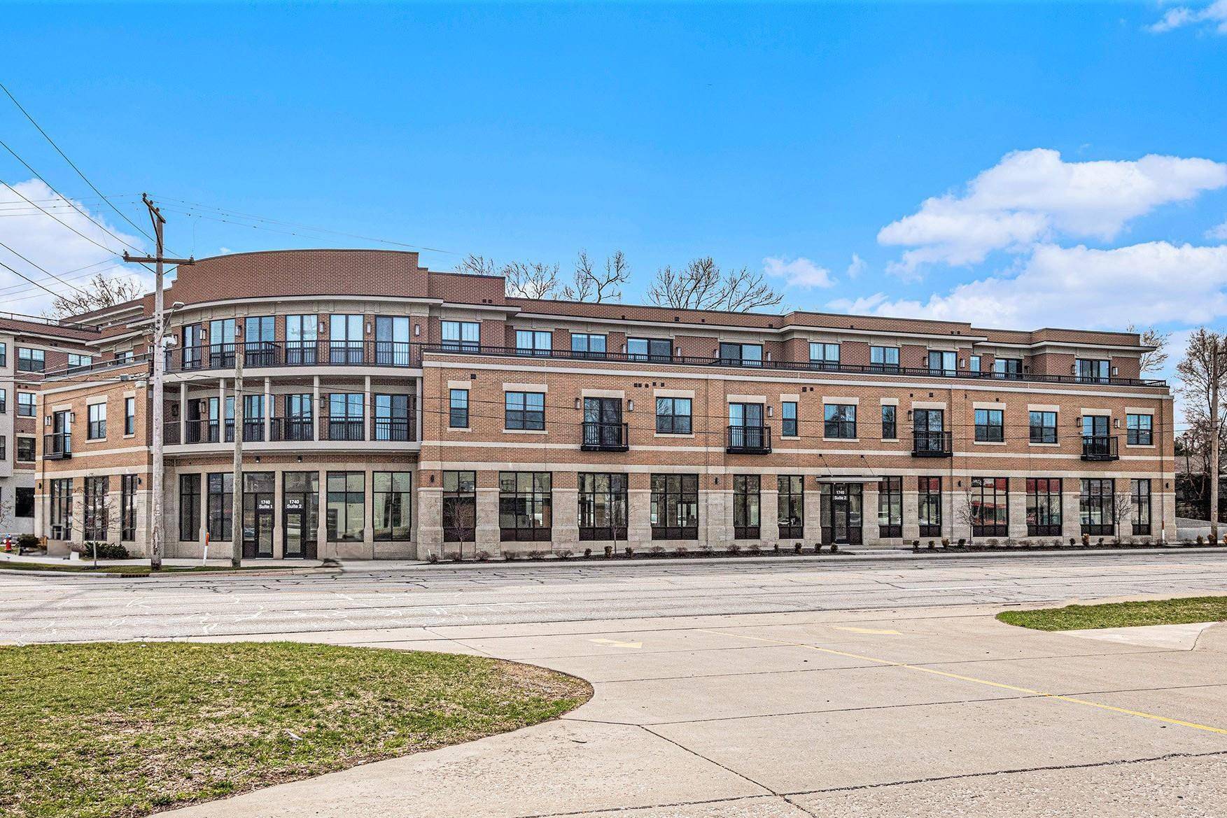 South Bend, IN 46637,1740 #303 W South Bend Avenue