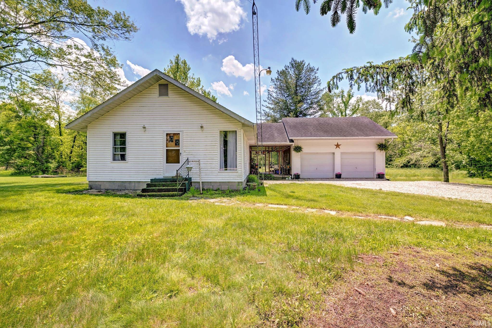 Bloomfield, IN 47424,628 E Sand Hollar Road