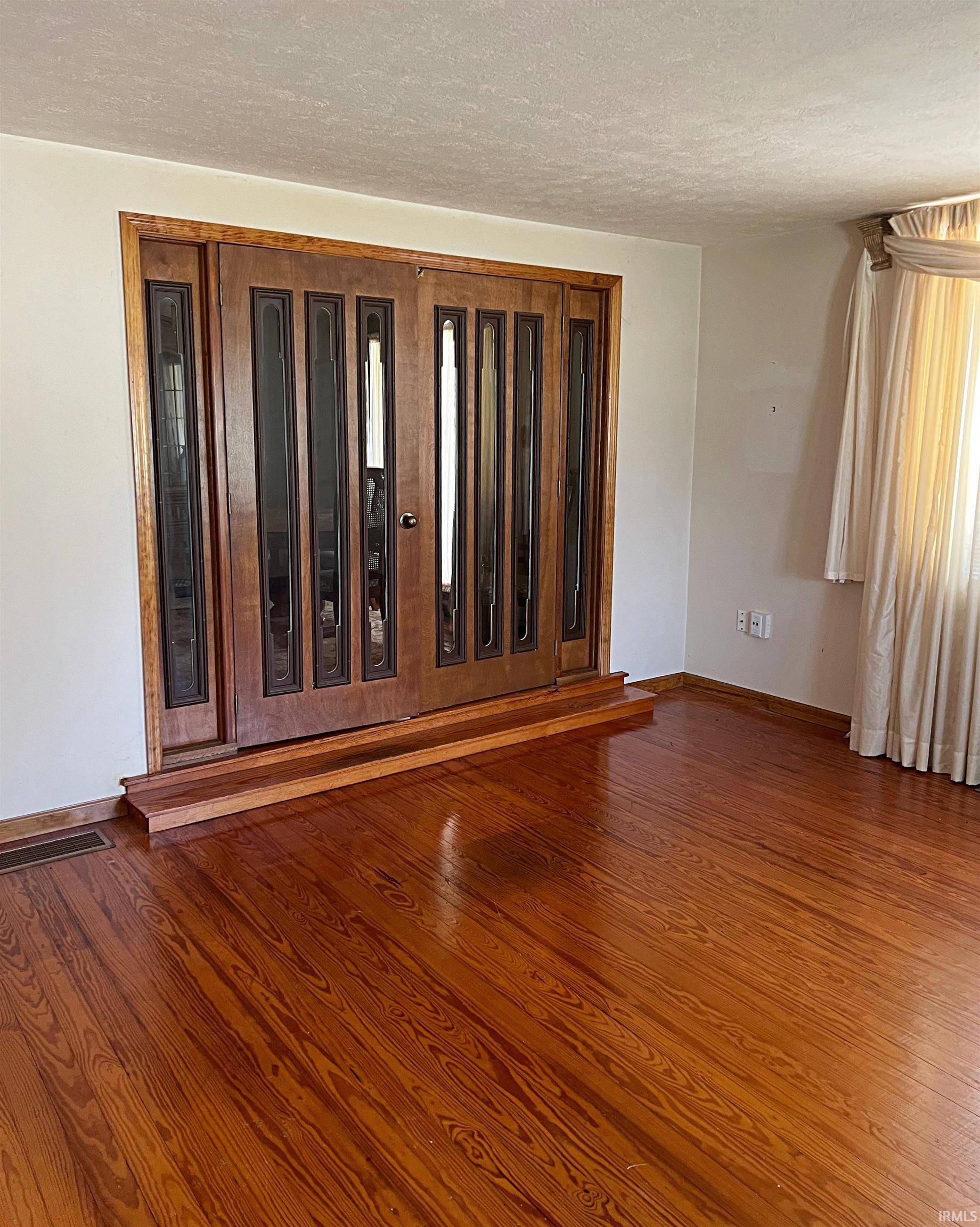 Linton, IN 47441,209 B St SE