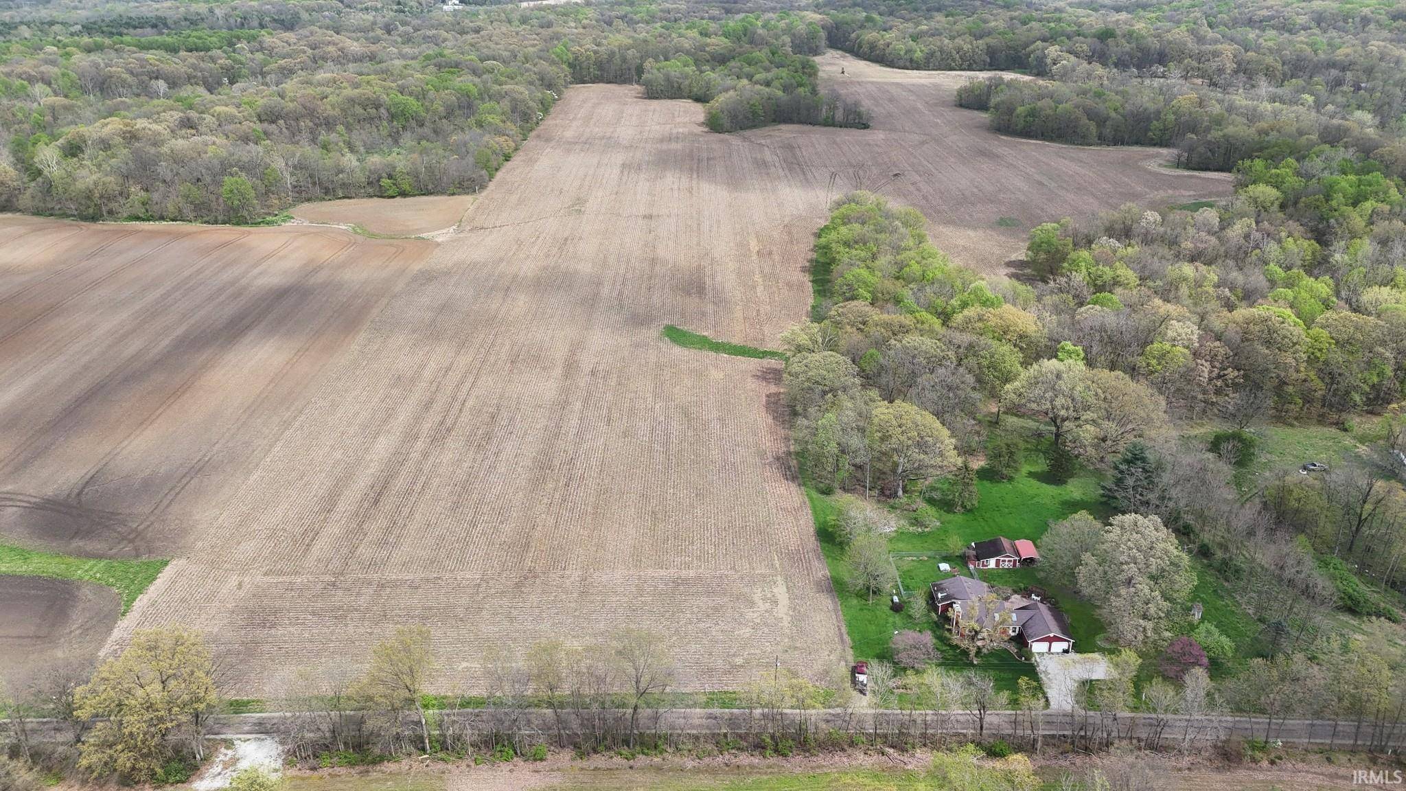 Cayuga, IN 47928,6898 N State Line Road