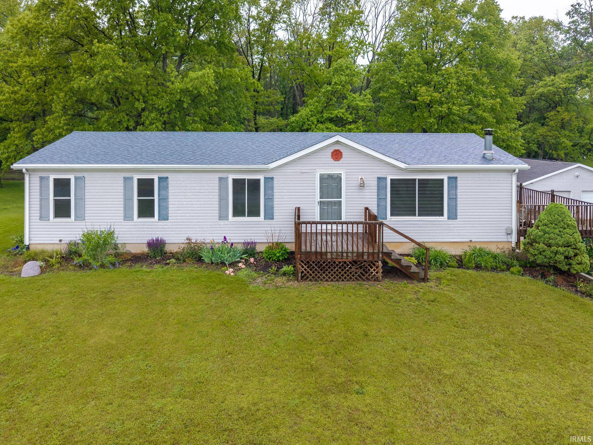 Wolcottville, IN 46795,815 W w 575 s